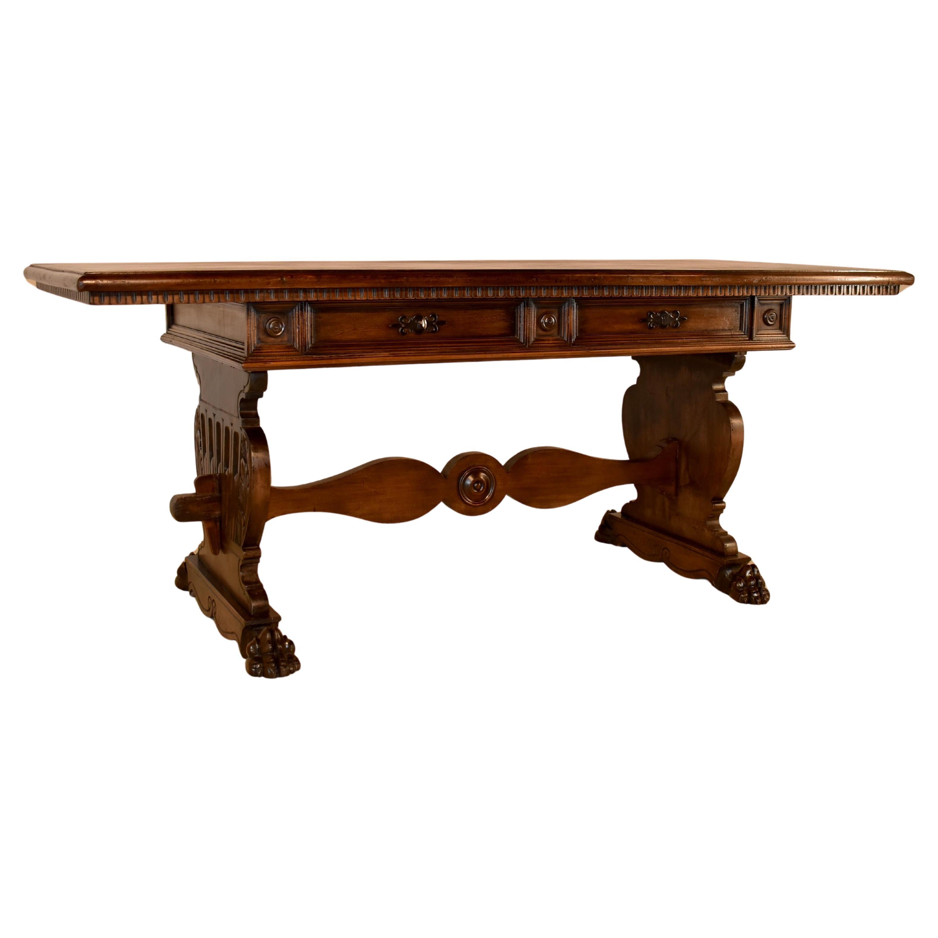 Mesa de biblioteca italiana de caballete de nogal, circa 1920