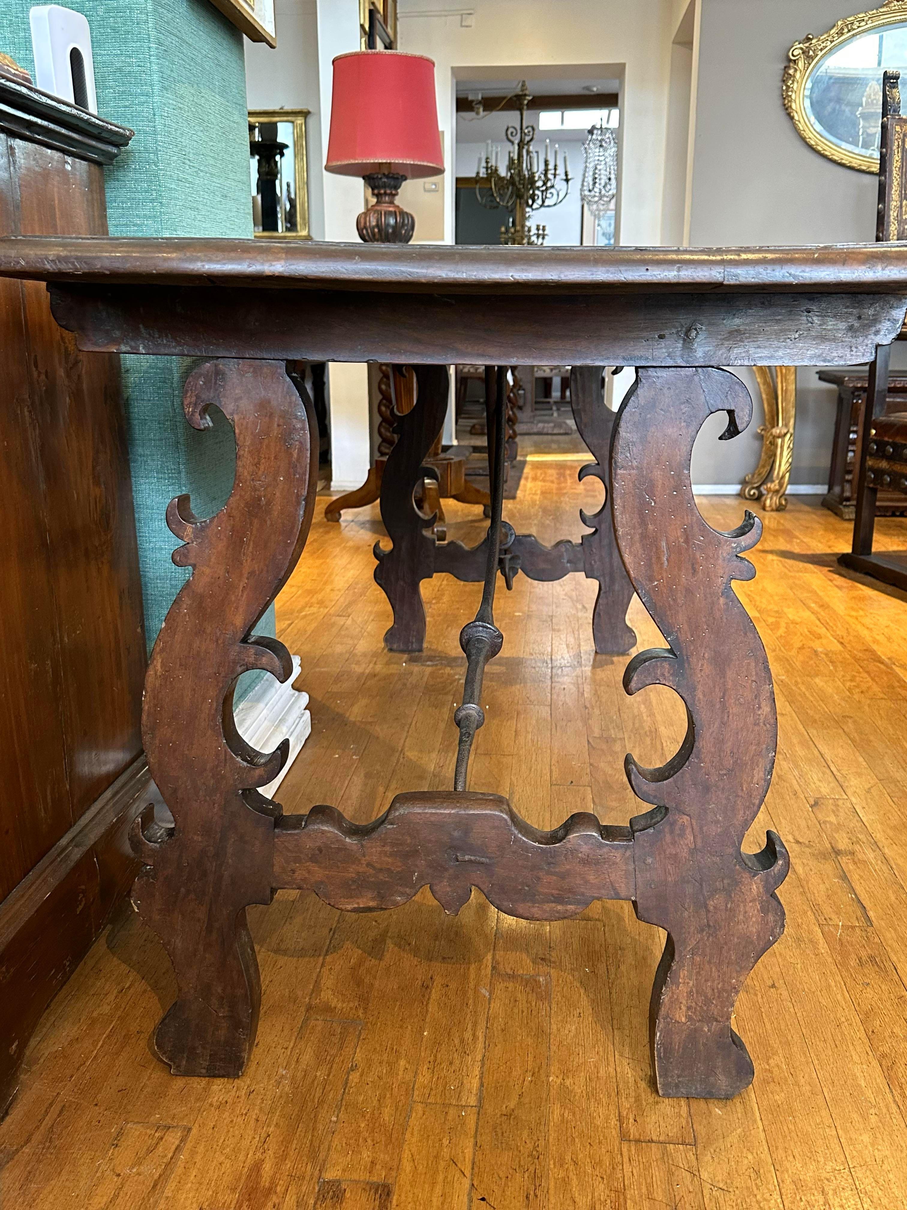 Italian Walnut Trestle Table, circa 1740 In Good Condition For Sale In Los Angeles, CA
