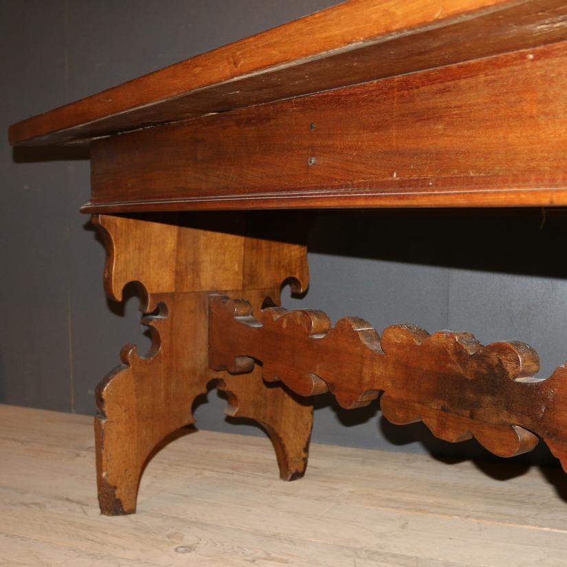 Italienischer Trestle-Tisch aus Nussbaum im Zustand „Gut“ in Leamington Spa, Warwickshire