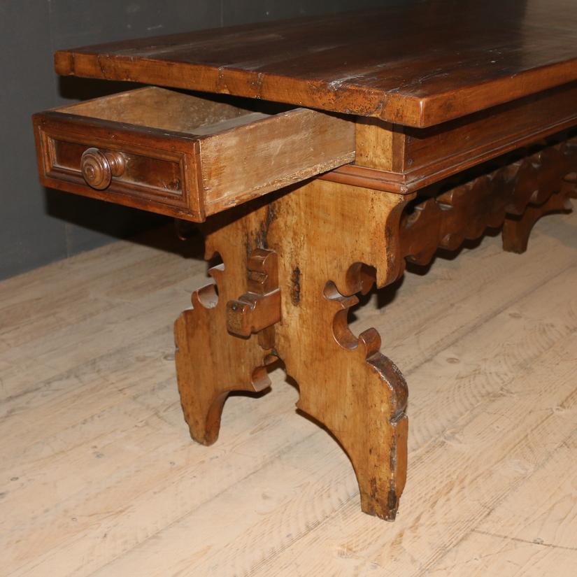 Italienischer Trestle-Tisch aus Nussbaum (18. Jahrhundert und früher)