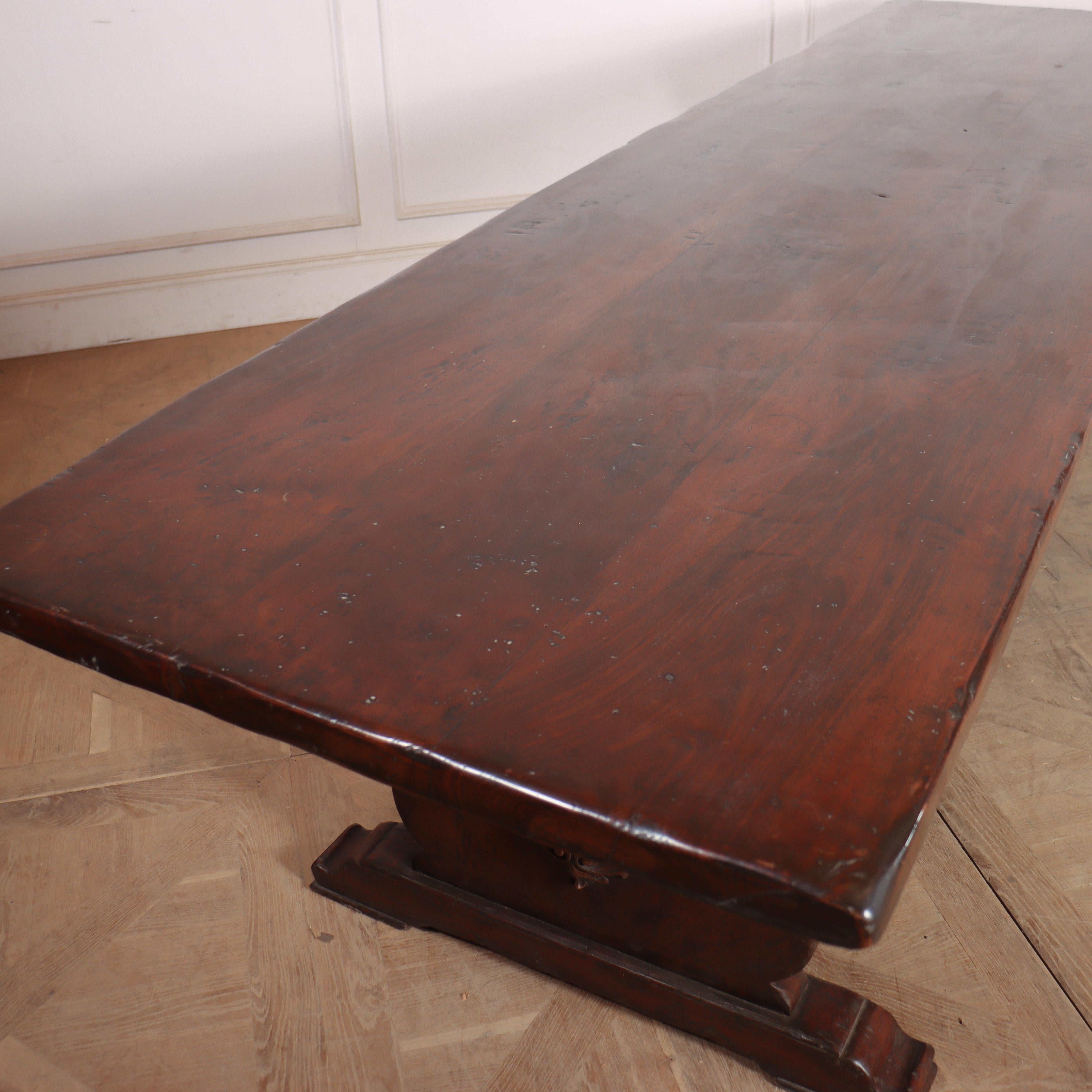 Mesa caballete italiana de nogal siglo XX en venta