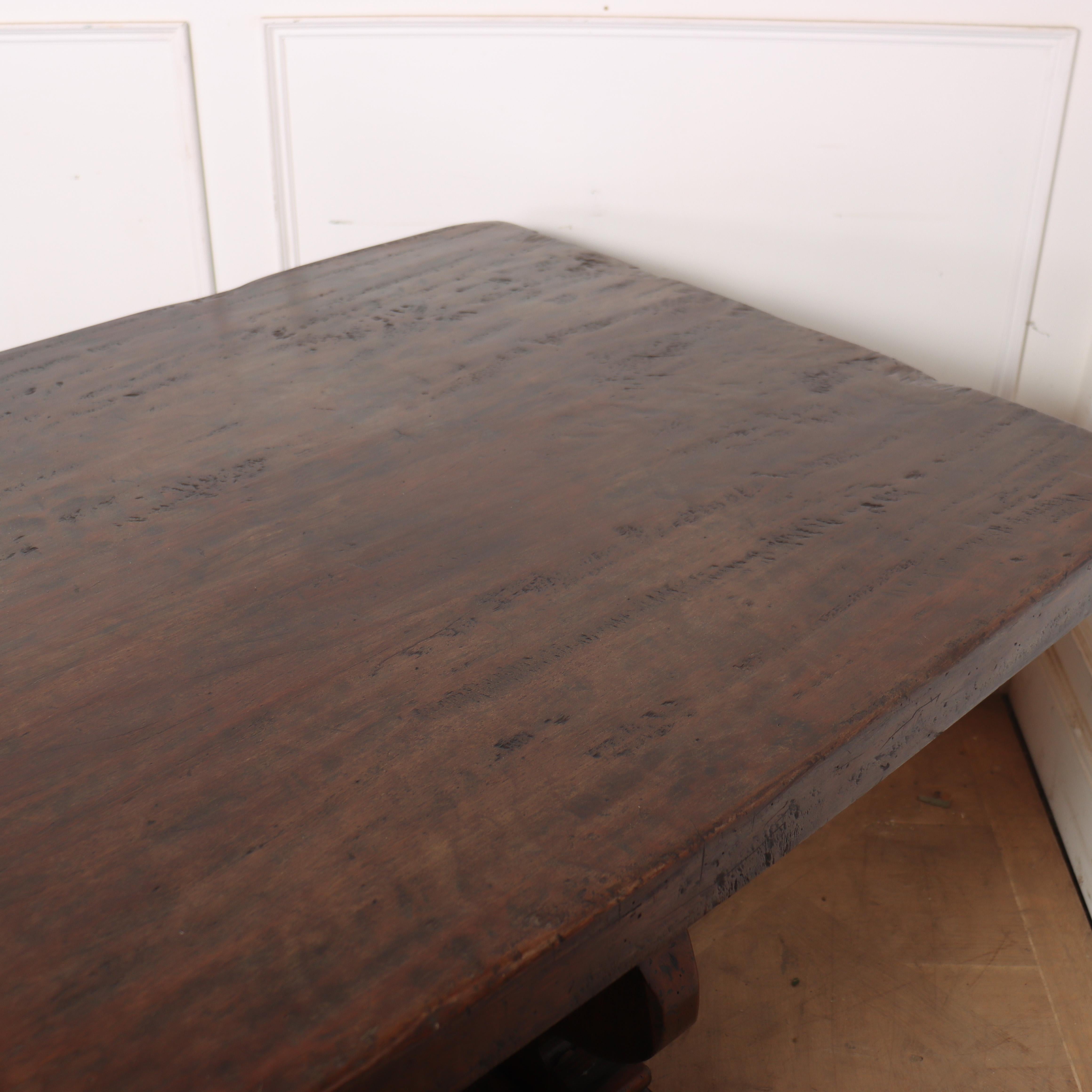 Mesa de caballete/comedor de nogal italiano en venta 2