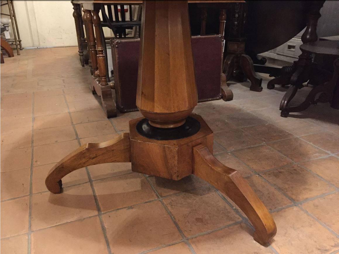 Italian Walnut Tripod Table with Black Coated Top from Early 20th Century In Excellent Condition In Florence, IT