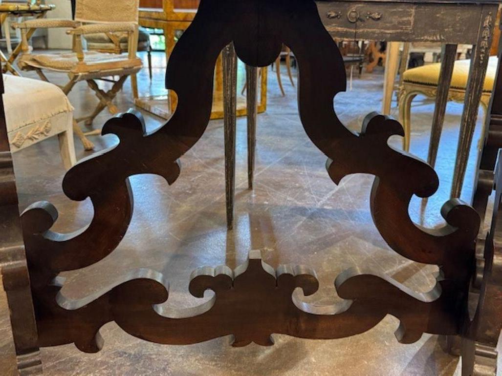 Bois Demi-lune toscane en noyer italien en vente