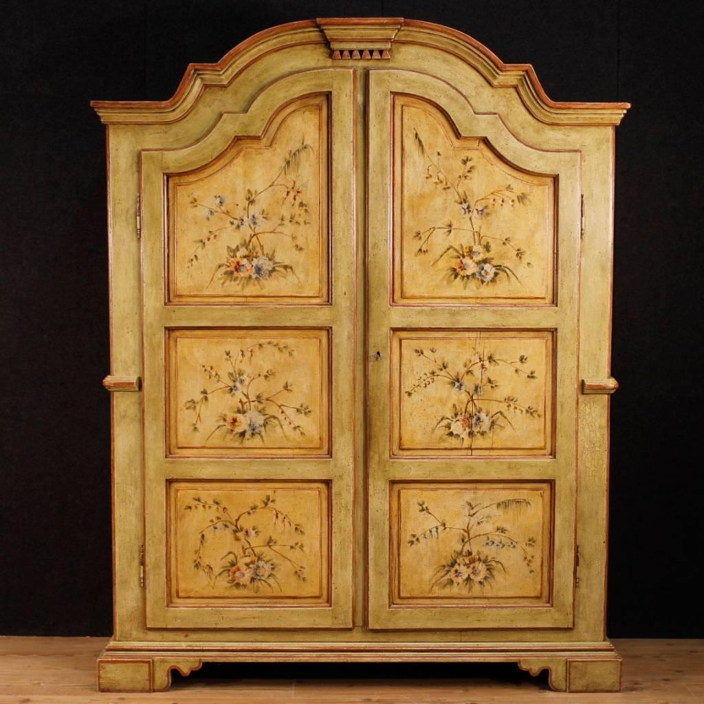 Italian Wardrobe in Lacquered and Painted Wood from 20th Century In Good Condition In Vicoforte, Piedmont