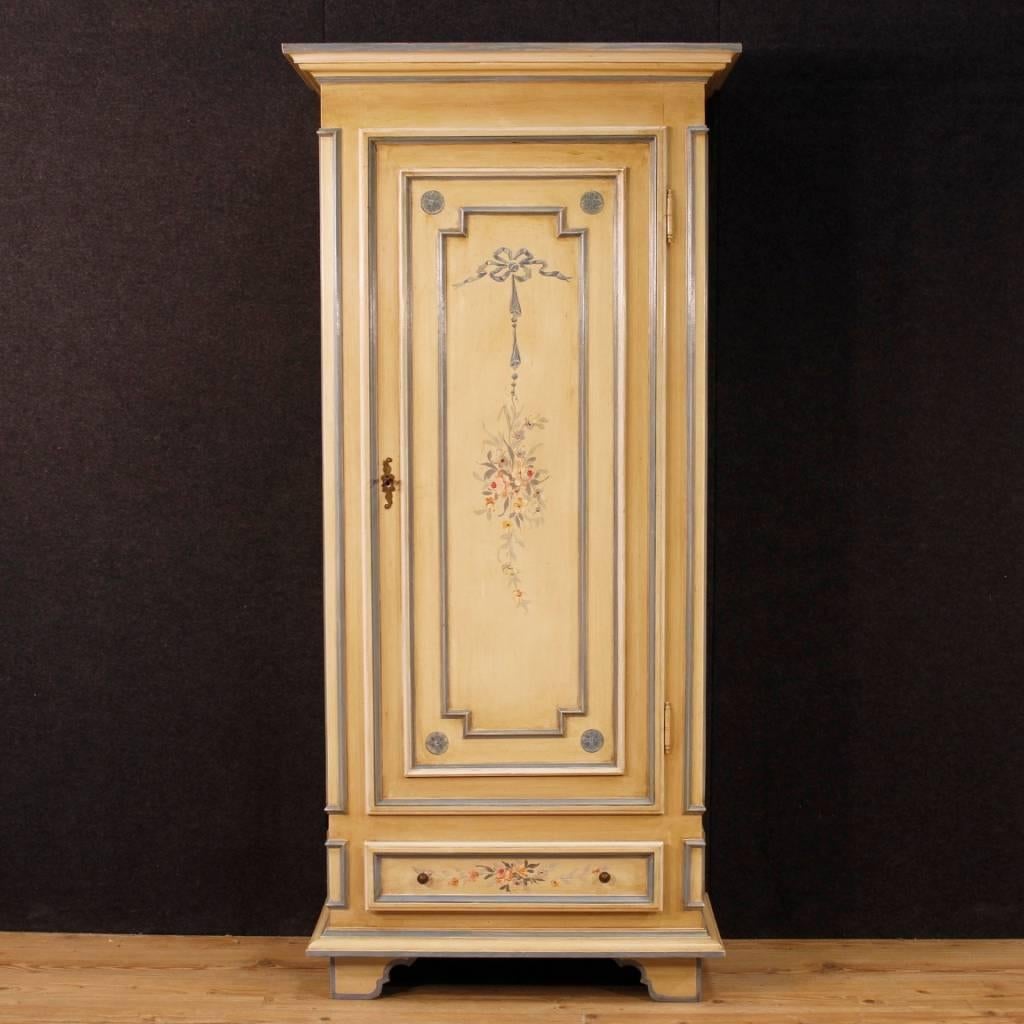 Italian wardrobe in Louis XVI style from the 20th century. Lacquered and painted furniture with floral decorations of great charm. One-door wardrobe with three internal shelves and a drawer of excellent capacity and service. Furniture built in a