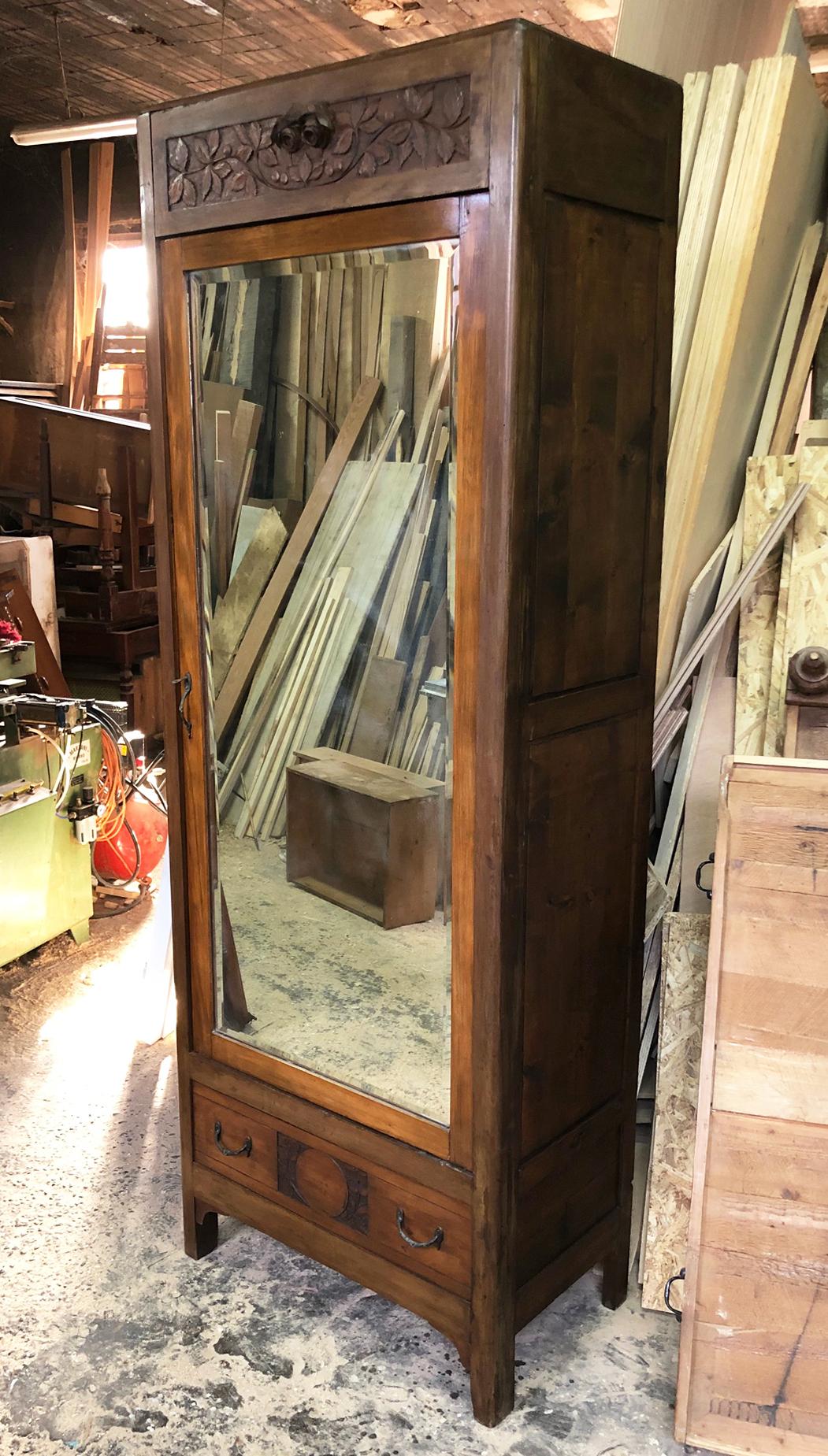 Wardrobe in walnut and fir with one door with mirror and drawer, original art Nouveau, original Italian.
Coming from home in Fiesole.
 