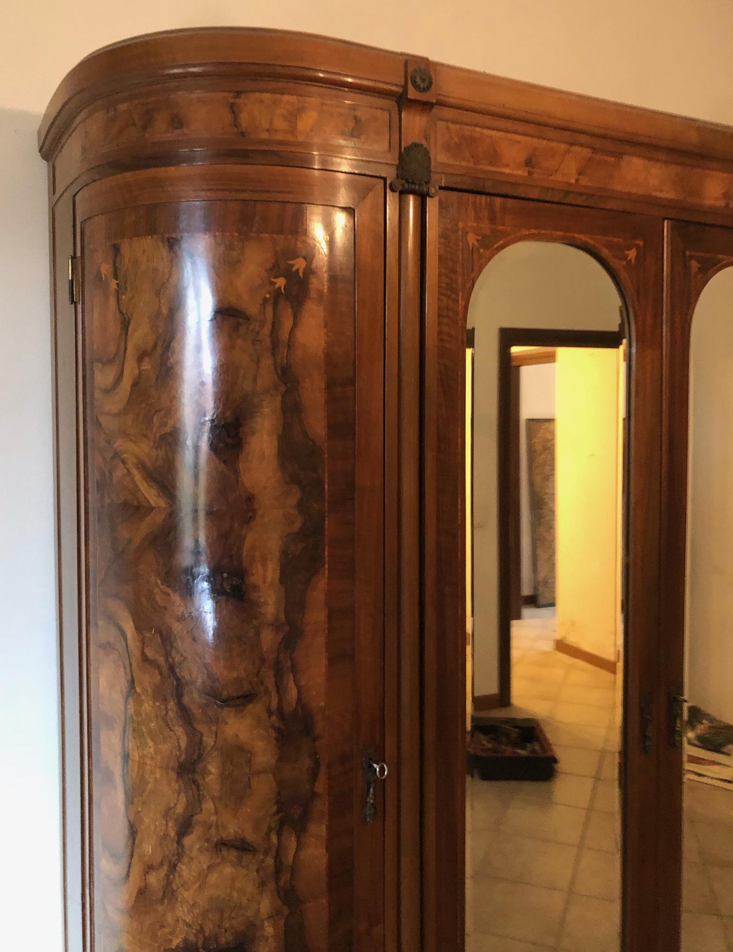 Italian wardrobe with three doors, in walnut, curved on the sides, art deco 1