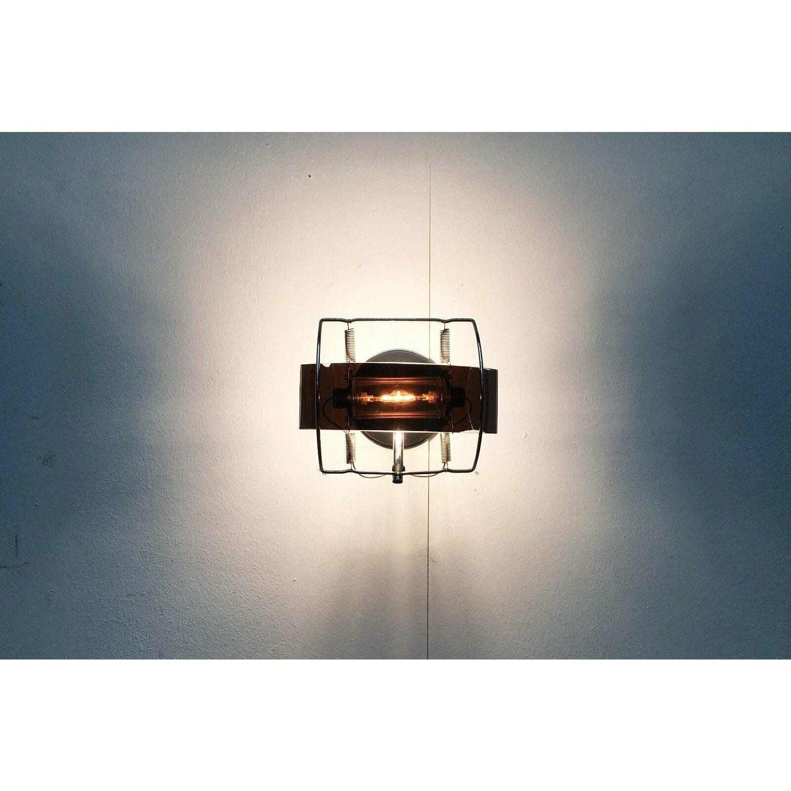 Rare warrior wall lamp from the italian manufacturer sidecar (artemide) based on a design by emanuele ricci from the early 90s.
the name is reflected in the appearance of this lamp, which can be viewed as aggressive. A very technical design in metal