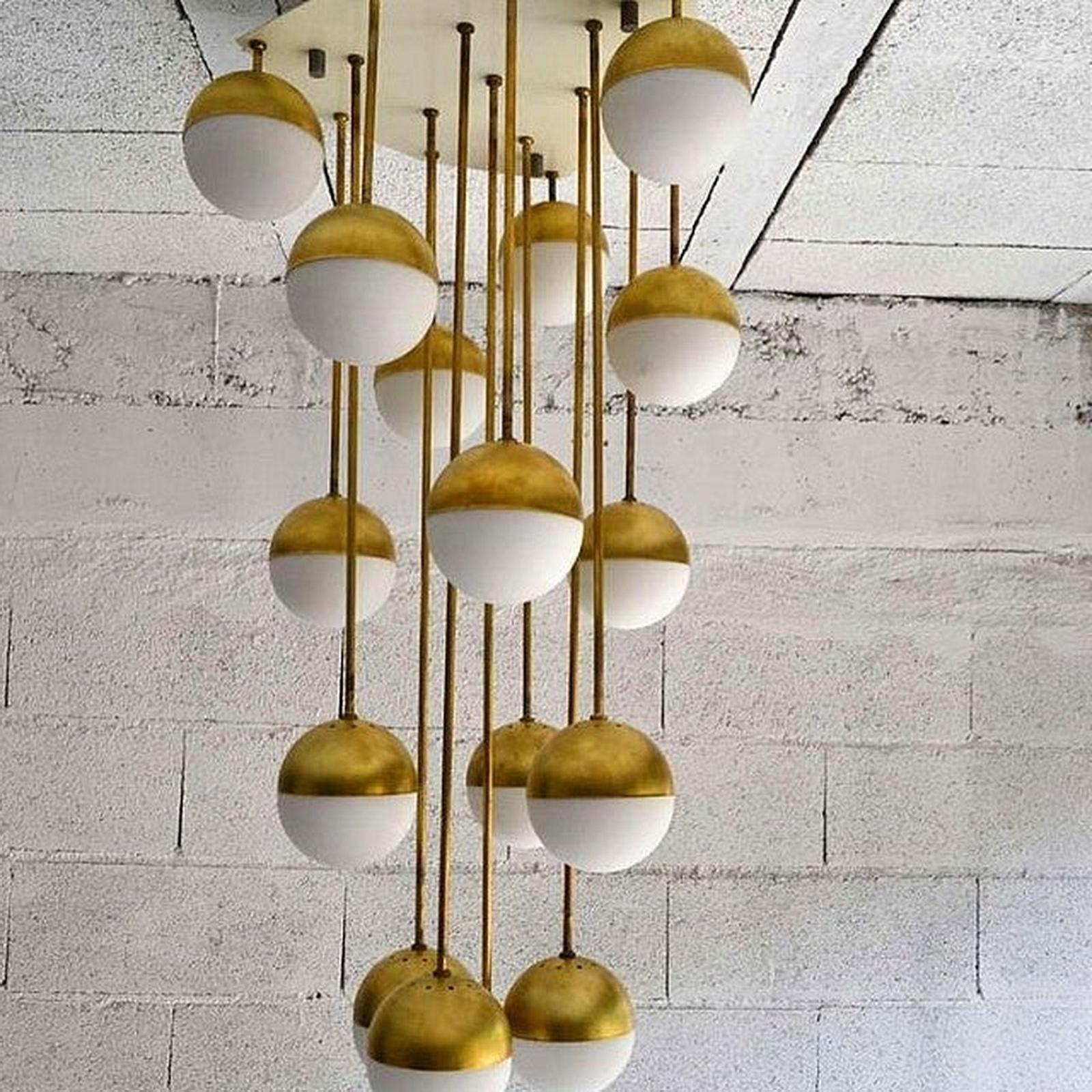 Huge Italian Waterfall Chandelier Eighteen Lights Brass and Opaline Glass For Sale 7