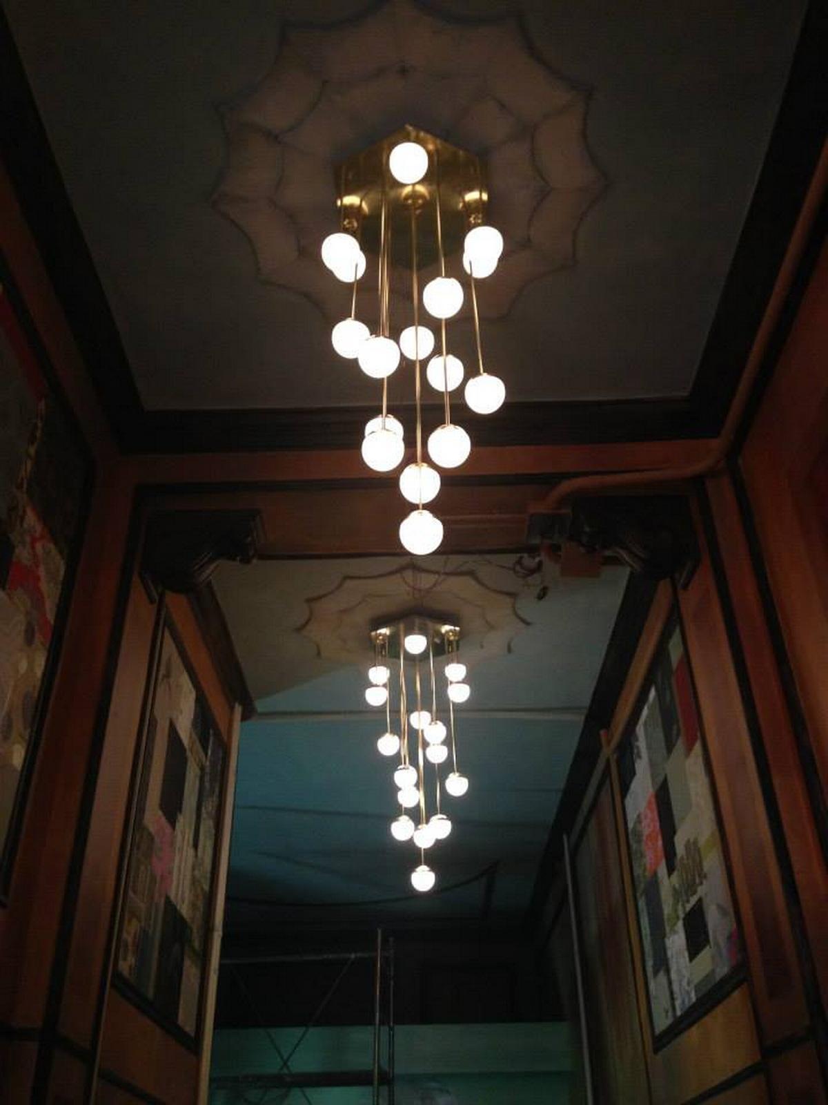 Contemporary Huge Italian Waterfall Chandelier Eighteen Lights Brass and Opaline Glass For Sale