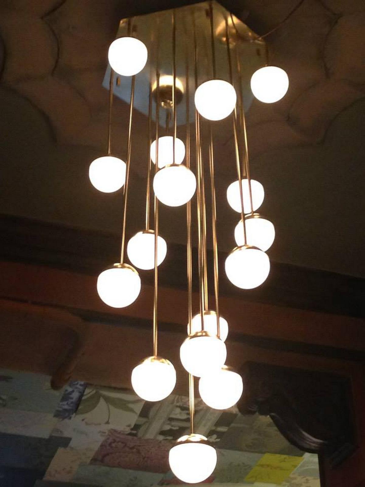 Huge Italian Waterfall Chandelier Eighteen Lights Brass and Opaline Glass For Sale 3