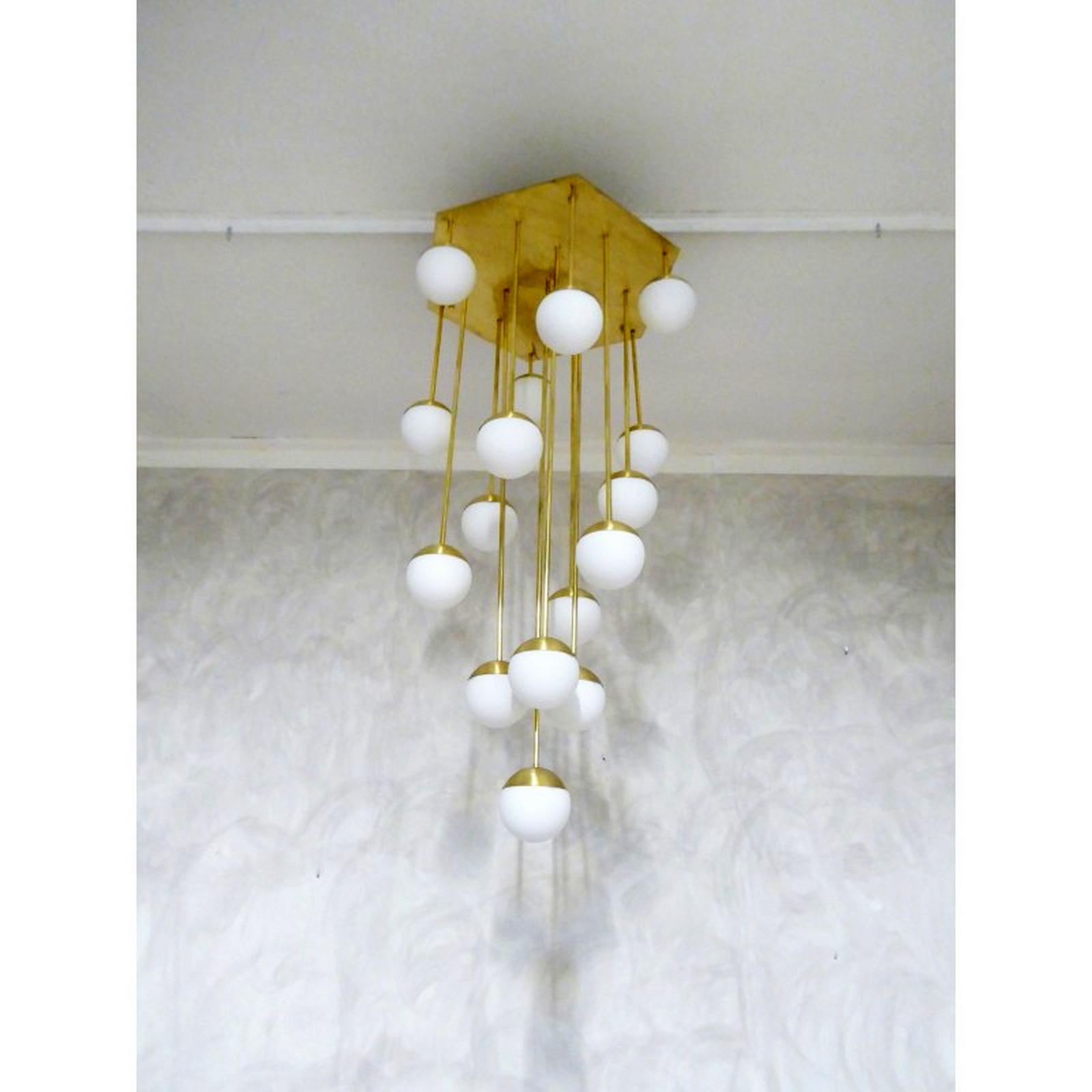 Huge Italian Waterfall Chandelier Eighteen Lights Brass and Opaline Glass For Sale 4