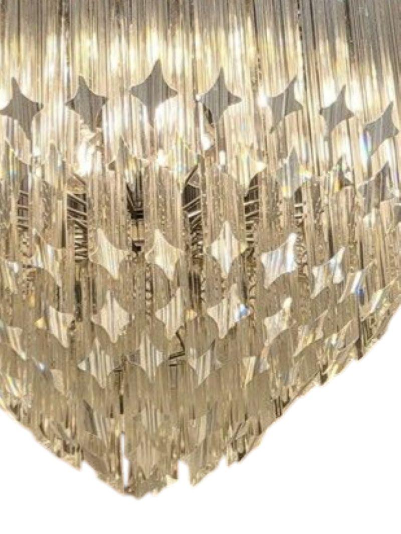 Italiano Lampadario italiano in cristallo a cascata in vendita