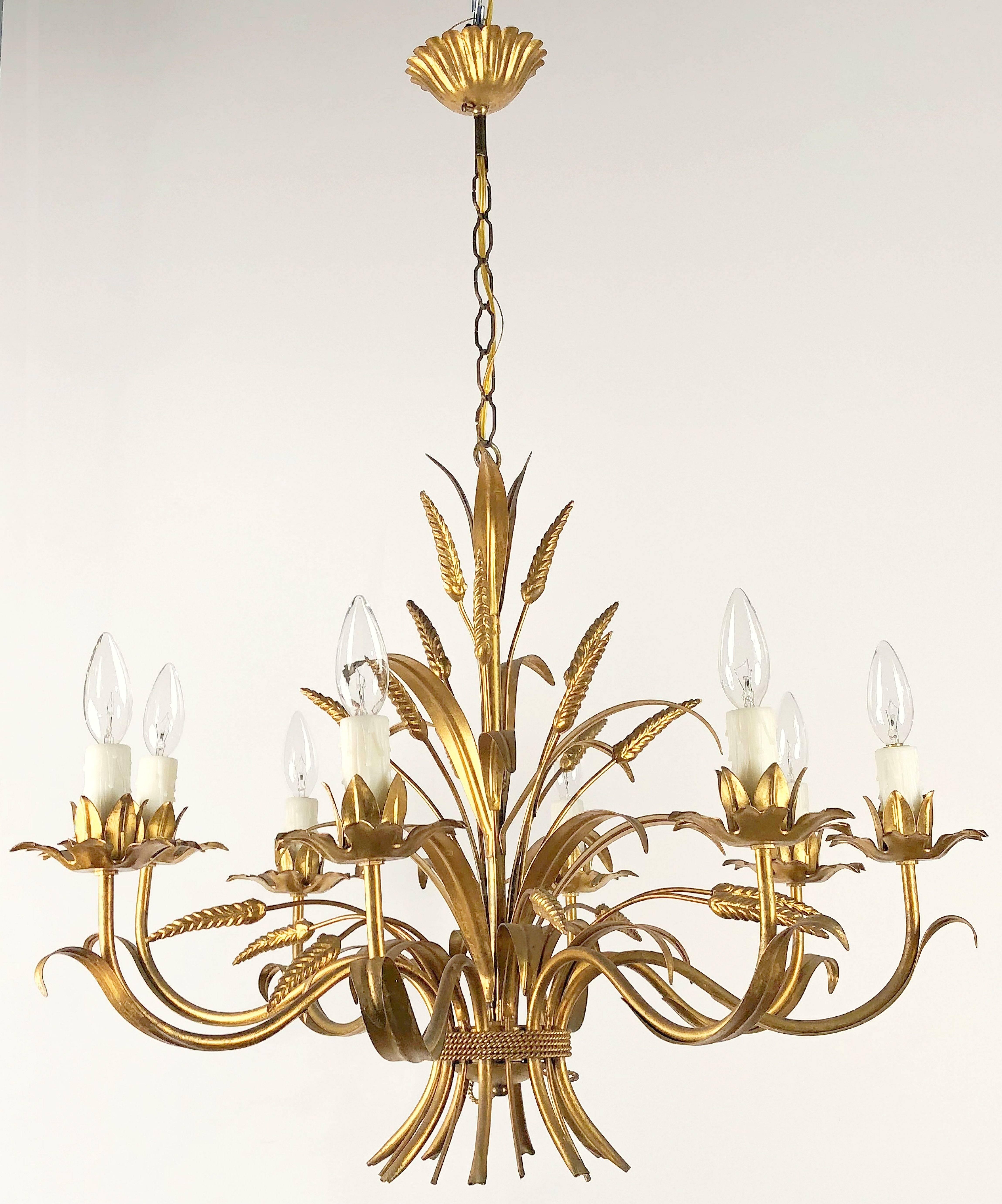 A handsome Italian eight-light hanging light fixture or chandelier (28