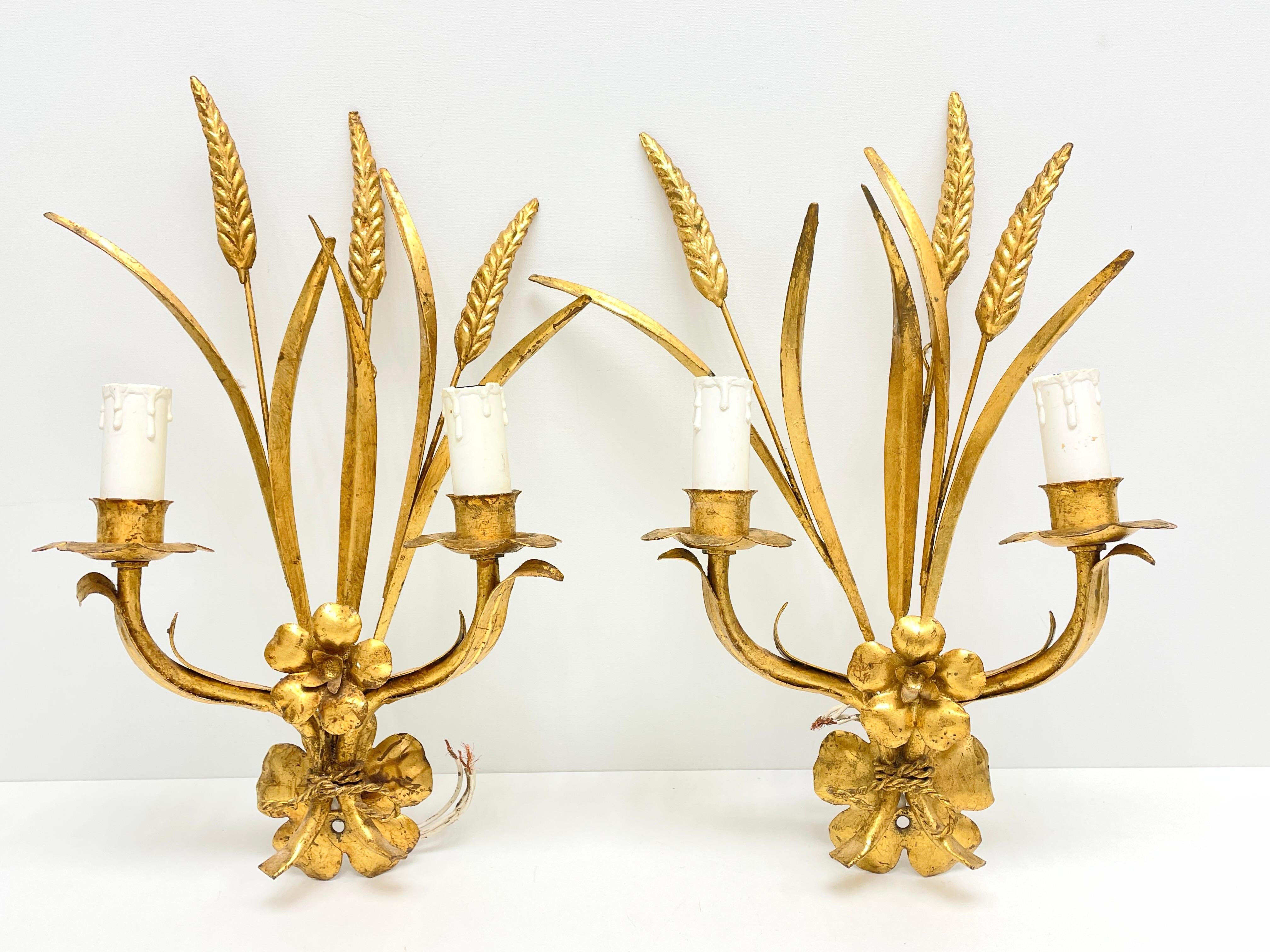 A pair Hollywood Regency midcentury gilt tole wheat sheaf sconces, each fixture requires two European E14 candelabra bulbs, each bulb up to 40 watts. The wall lights have a beautiful patina and gives each room a eclectic statement.
