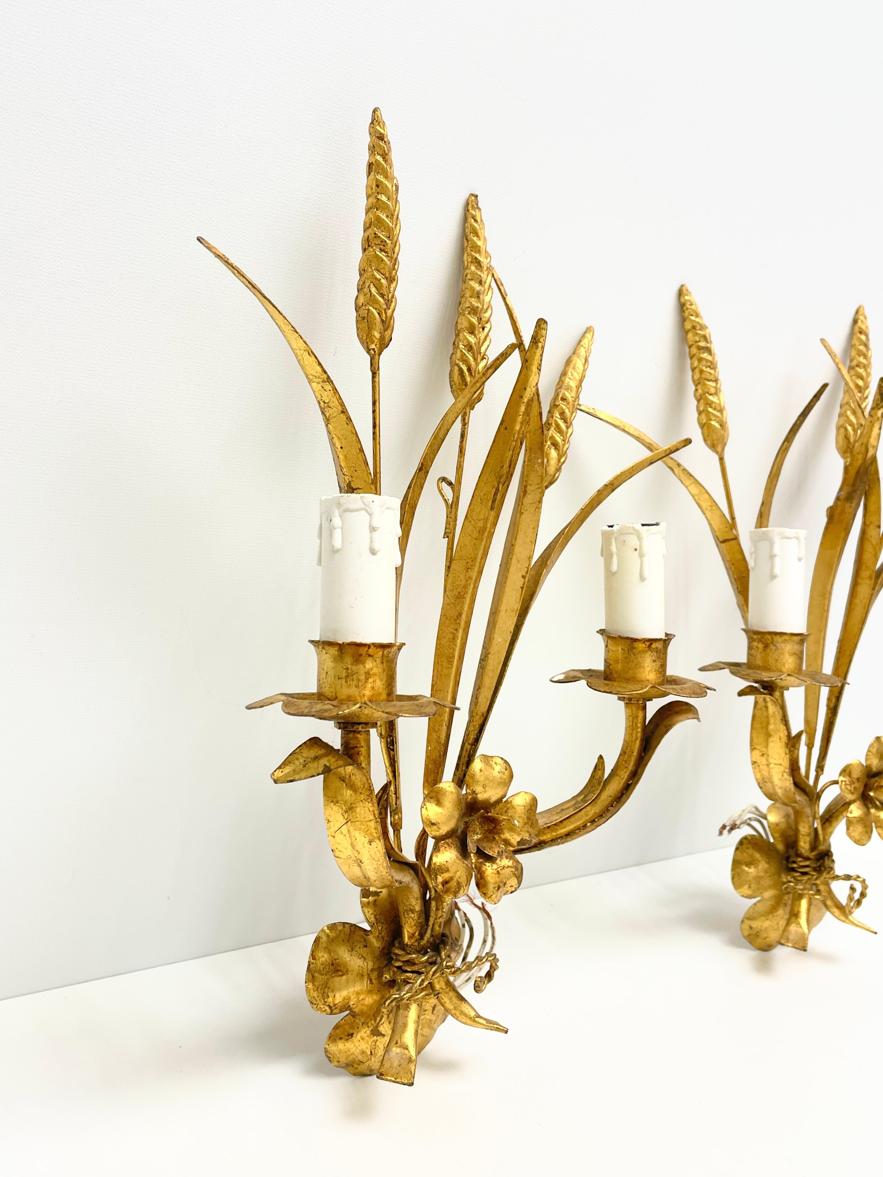 Italian Wheat Sheaf Two-Light Pair of Tole Sconces Gilded Metal, European, 1960s In Good Condition In Nuernberg, DE