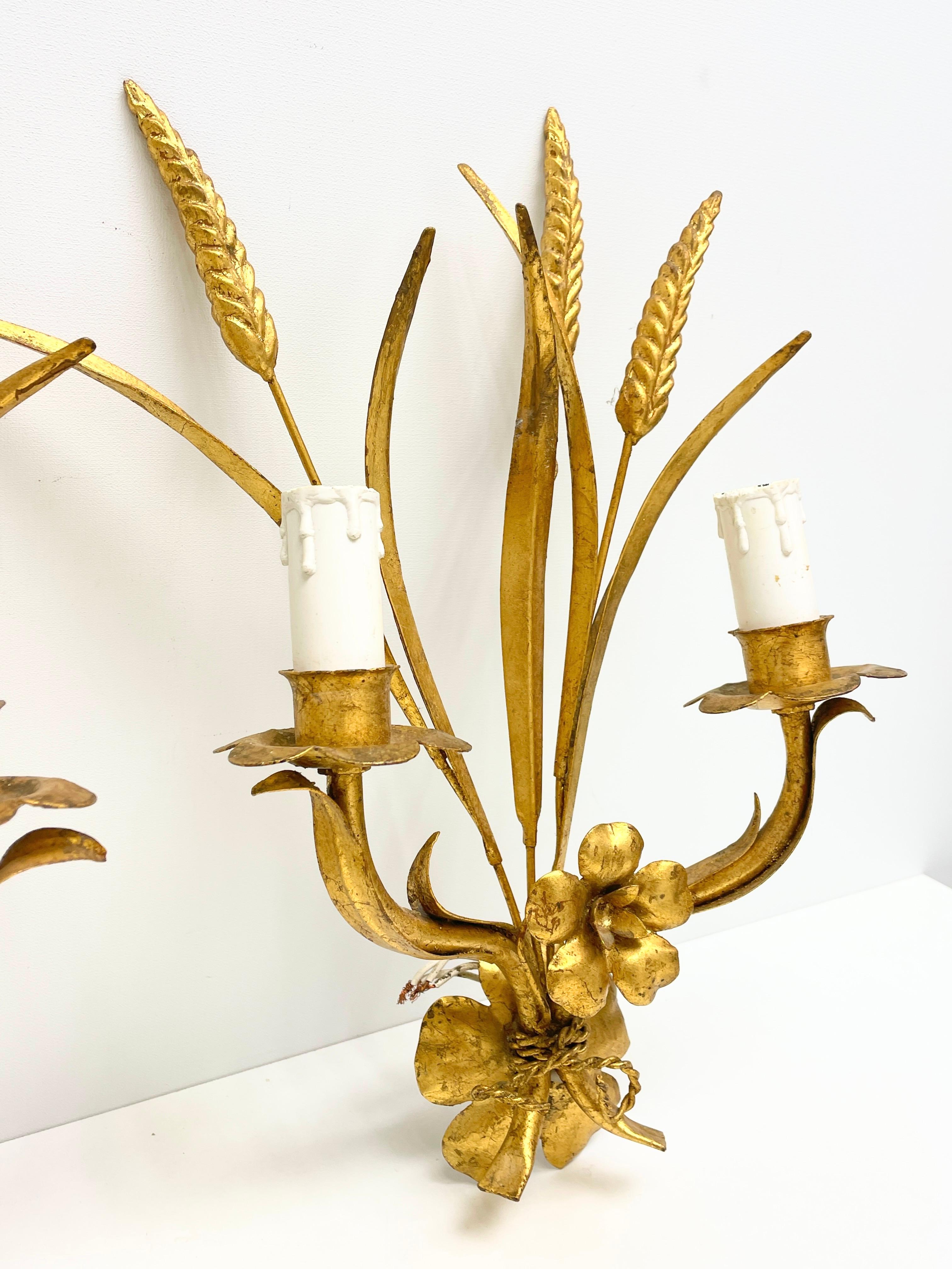 Mid-20th Century Italian Wheat Sheaf Two-Light Pair of Tole Sconces Gilded Metal, European, 1960s