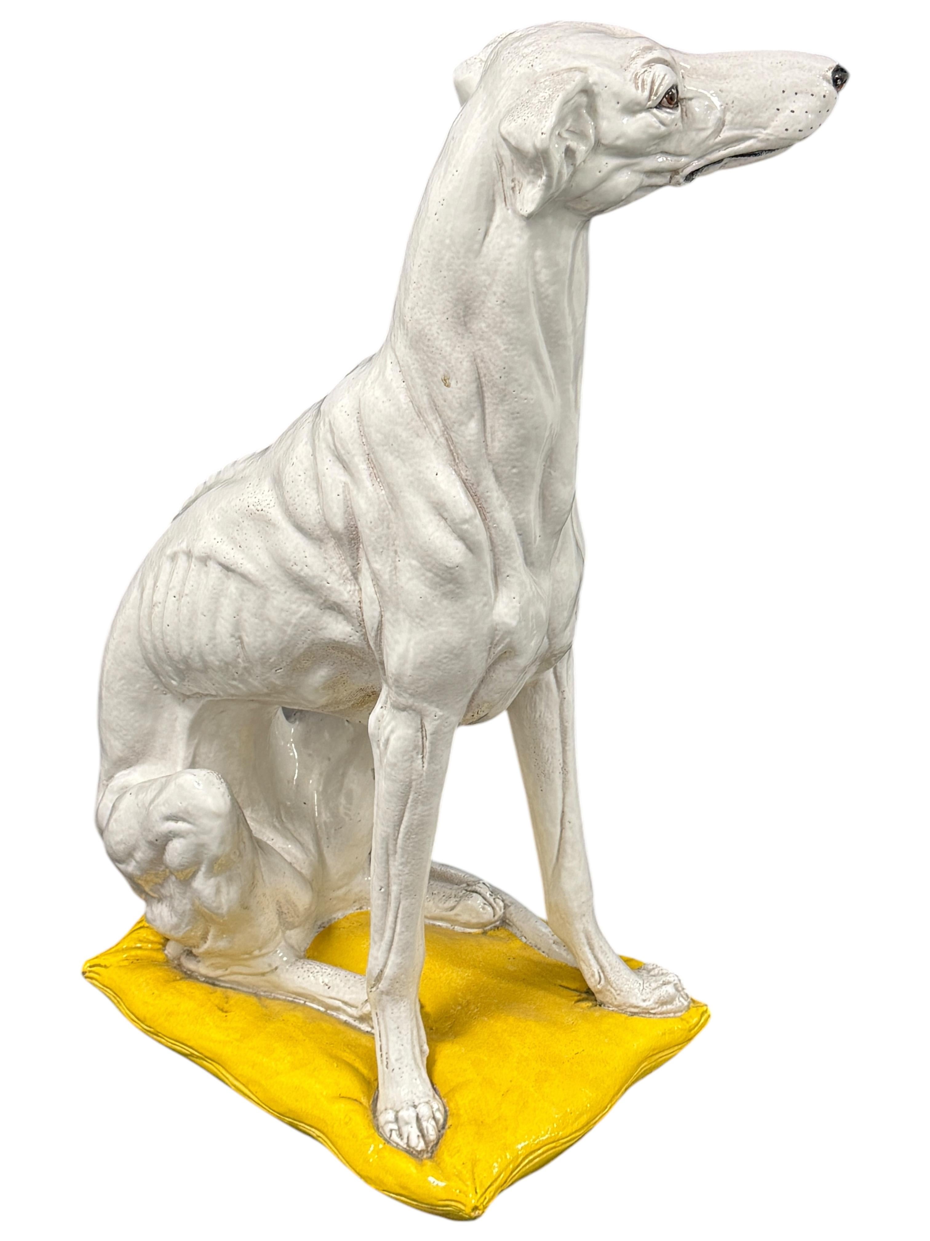 Mid-Century moderno Statua di cane Whippet Greyhound in terracotta Vintage, anni '60 in vendita