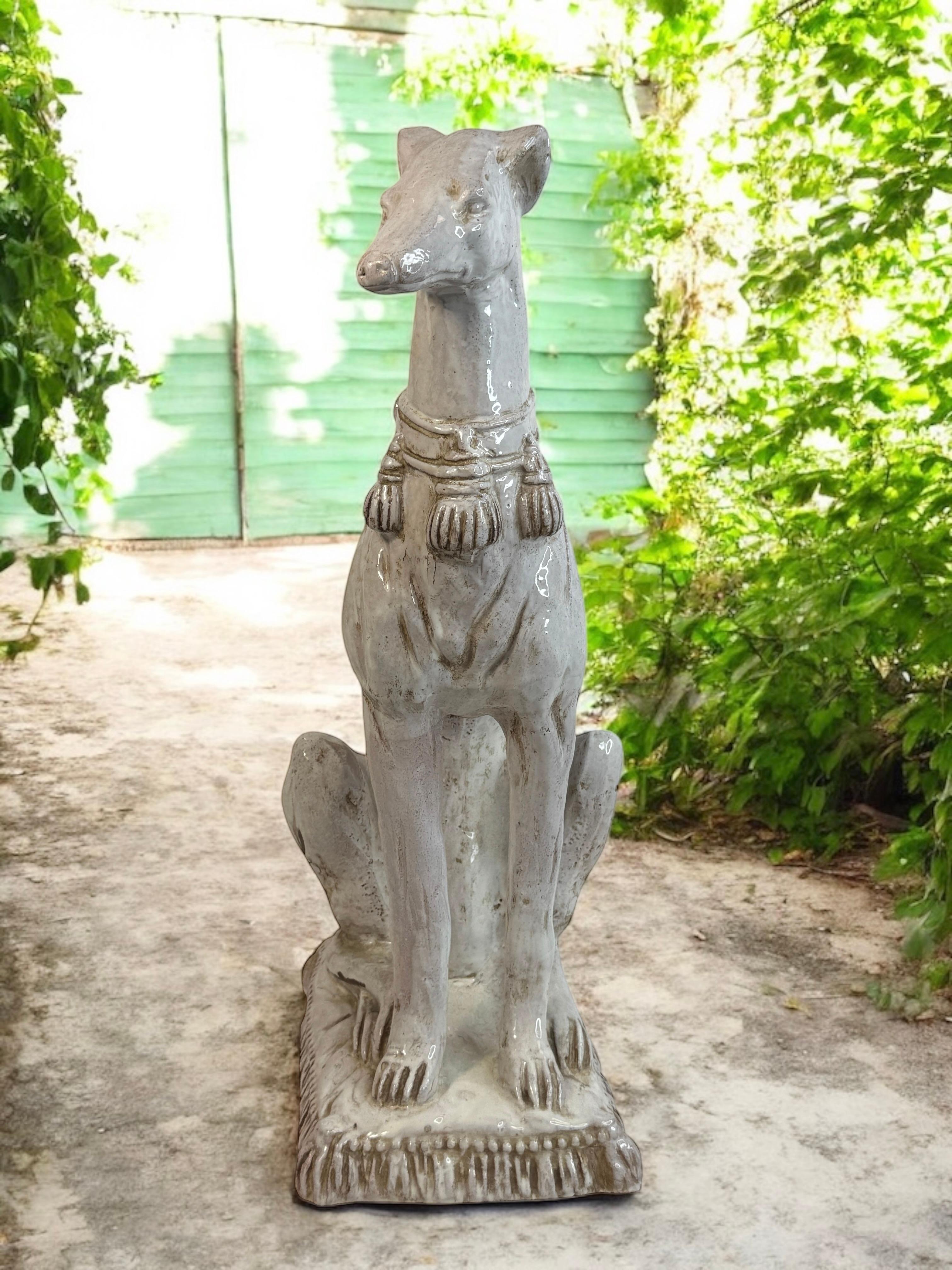 Mid-Century moderno Statua di cane Whippet Greyhound in terracotta Vintage, anni '60 in vendita