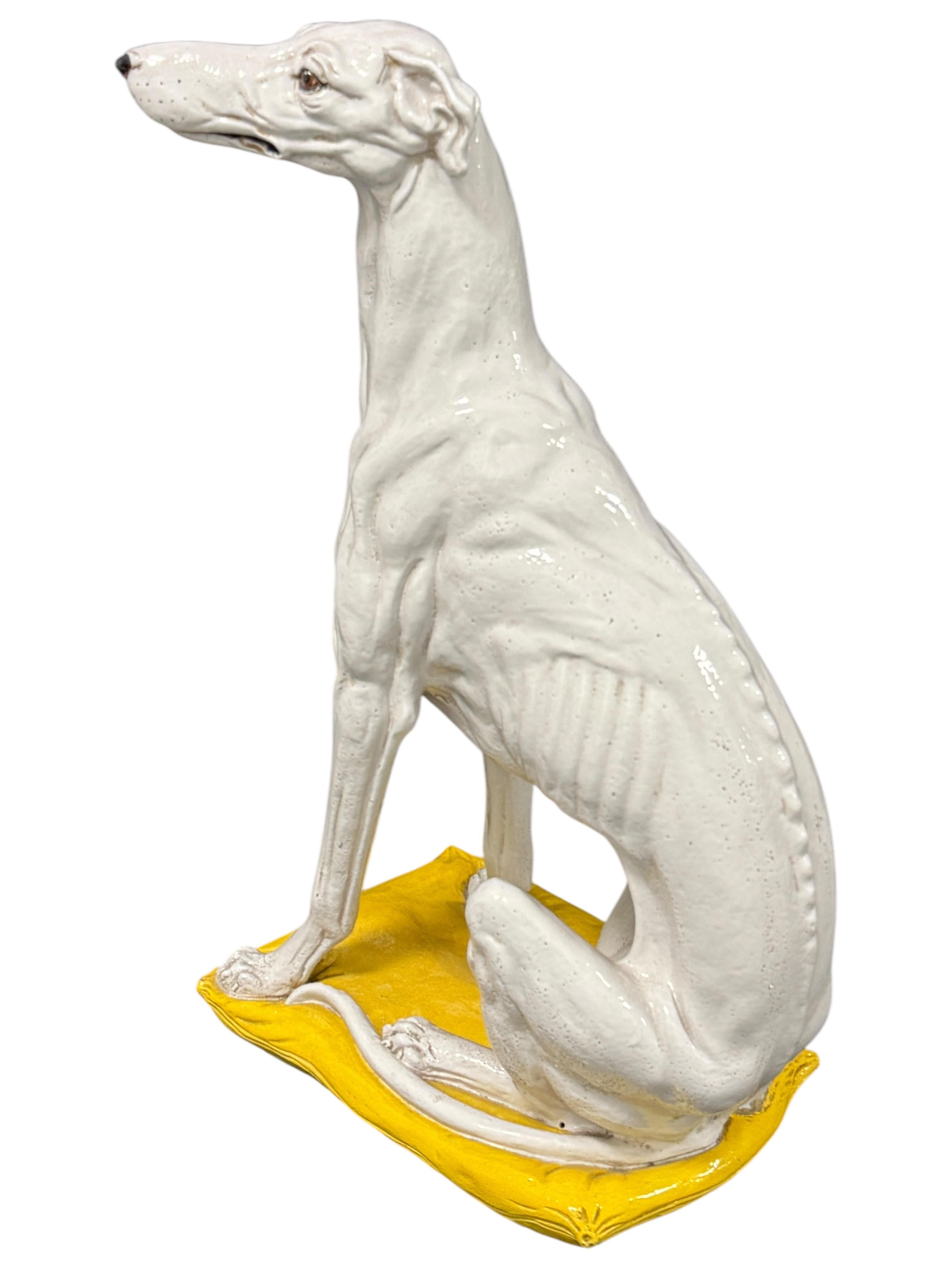 Fatto a mano Statua di cane Whippet Greyhound in terracotta Vintage, anni '60 in vendita
