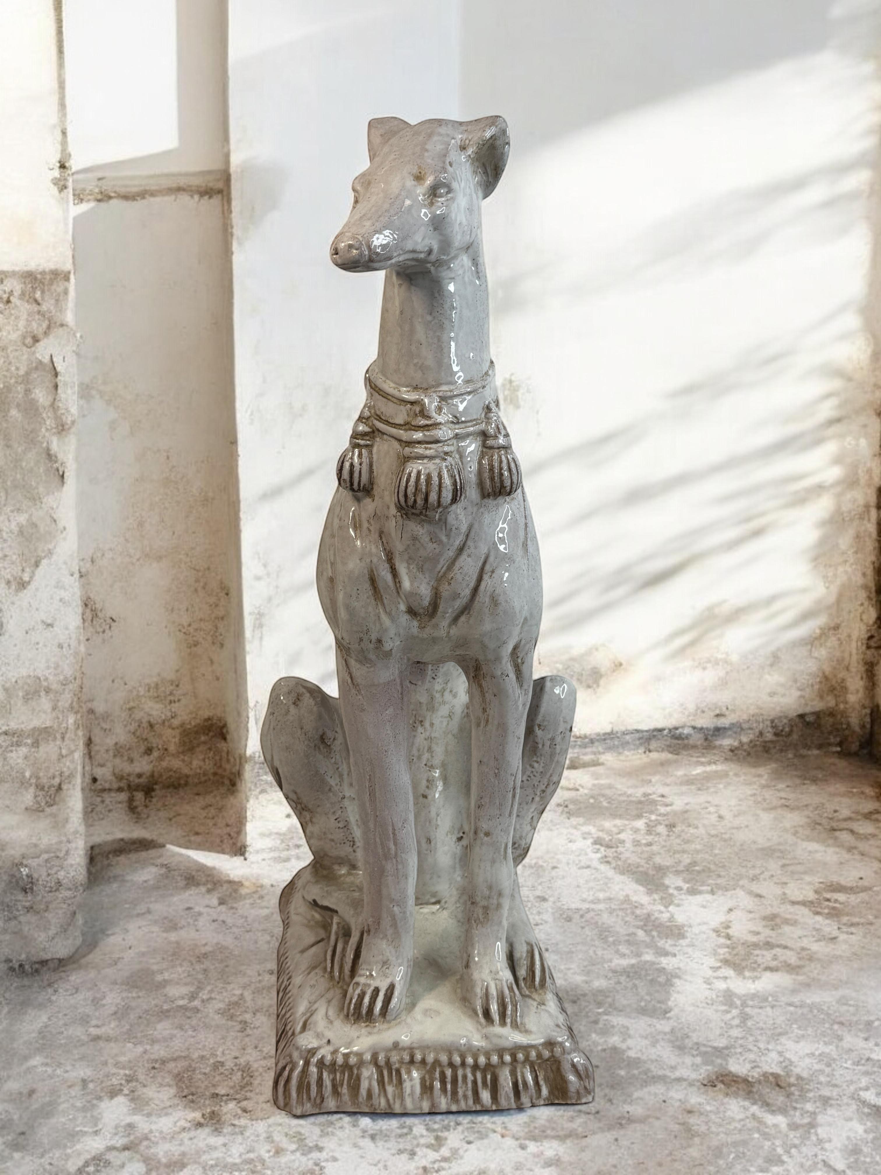Fatto a mano Statua di cane Whippet Greyhound in terracotta Vintage, anni '60 in vendita