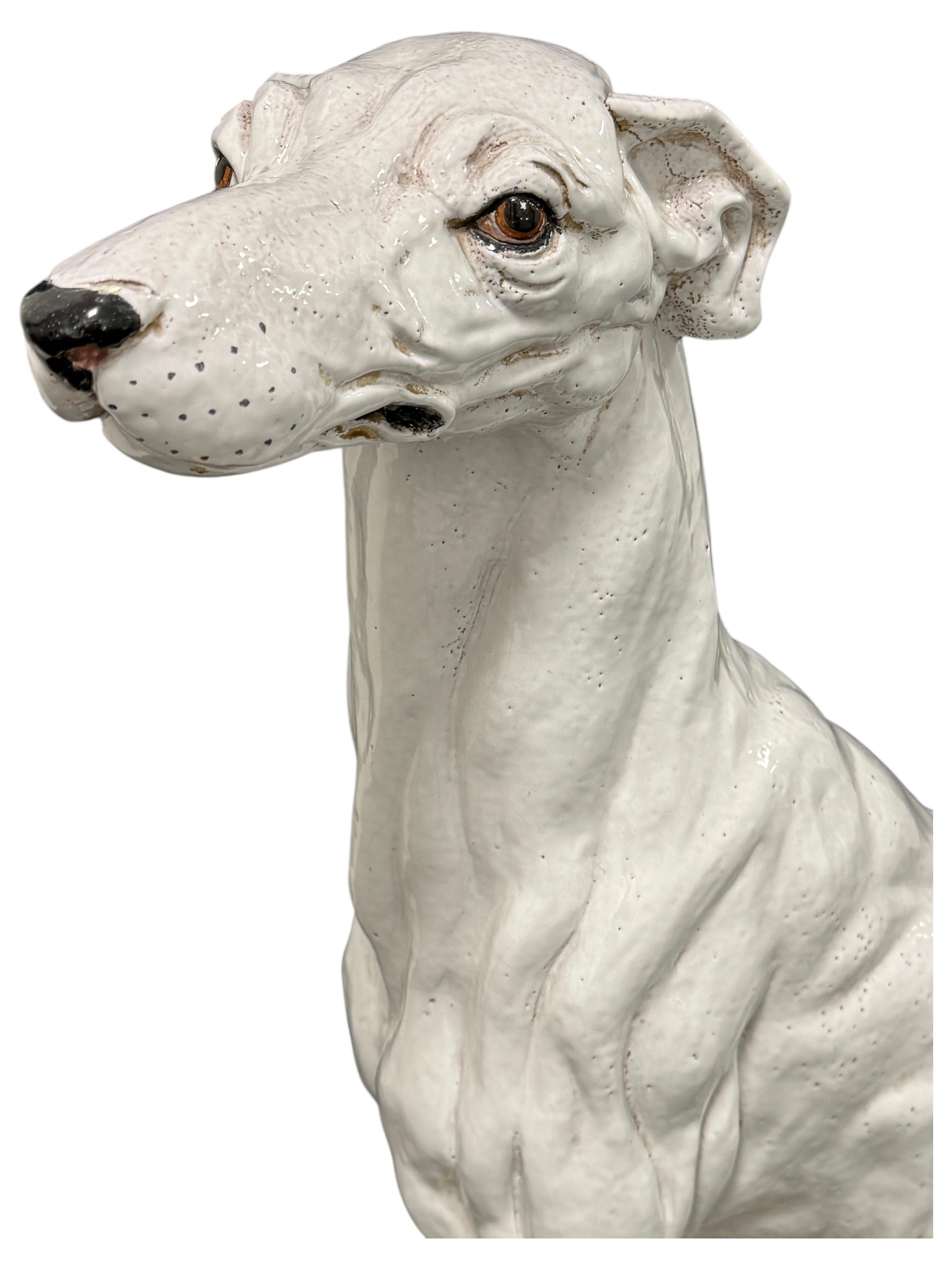 Majolica Statua di cane Whippet Greyhound in terracotta Vintage, anni '60 in vendita