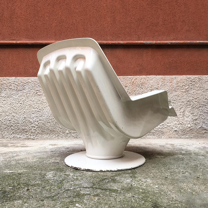 Italian White Abs and Beige Leather Space Age Armchair, 1970s In Good Condition In MIlano, IT