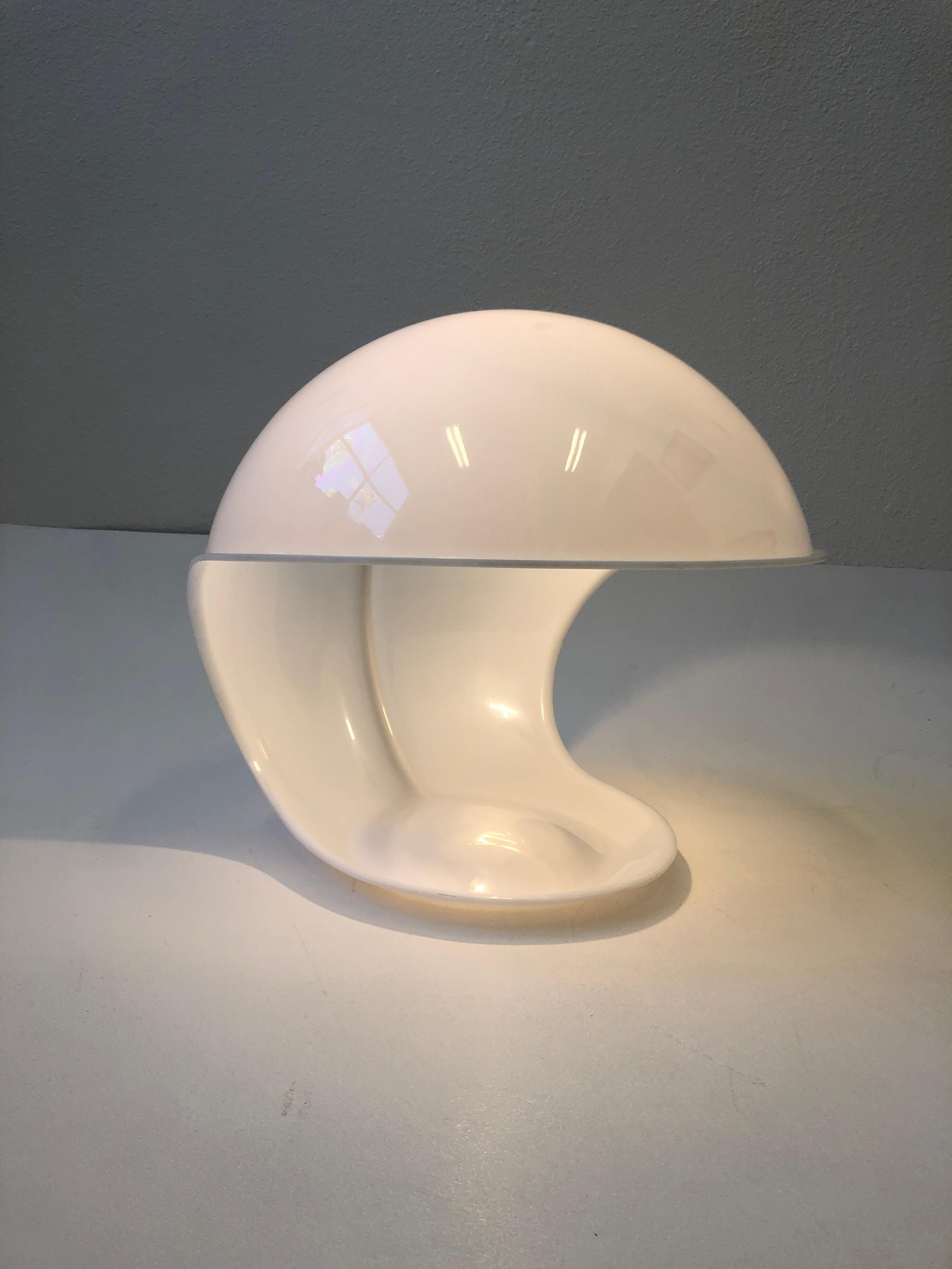 Italian White Acrylic Table Lamp by Elio Martinelli For Sale 4