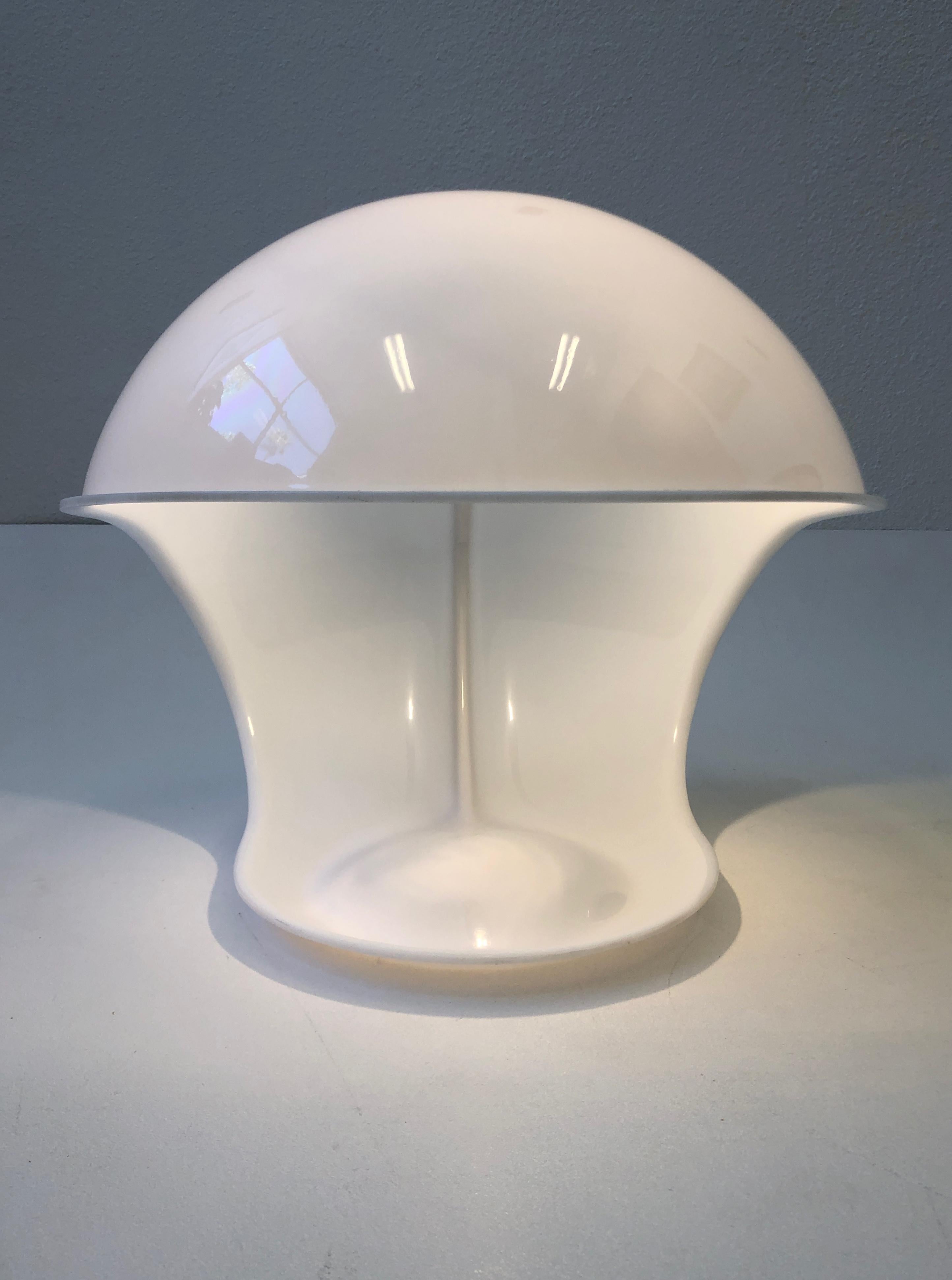 Italian White Acrylic Table Lamp by Elio Martinelli For Sale 5