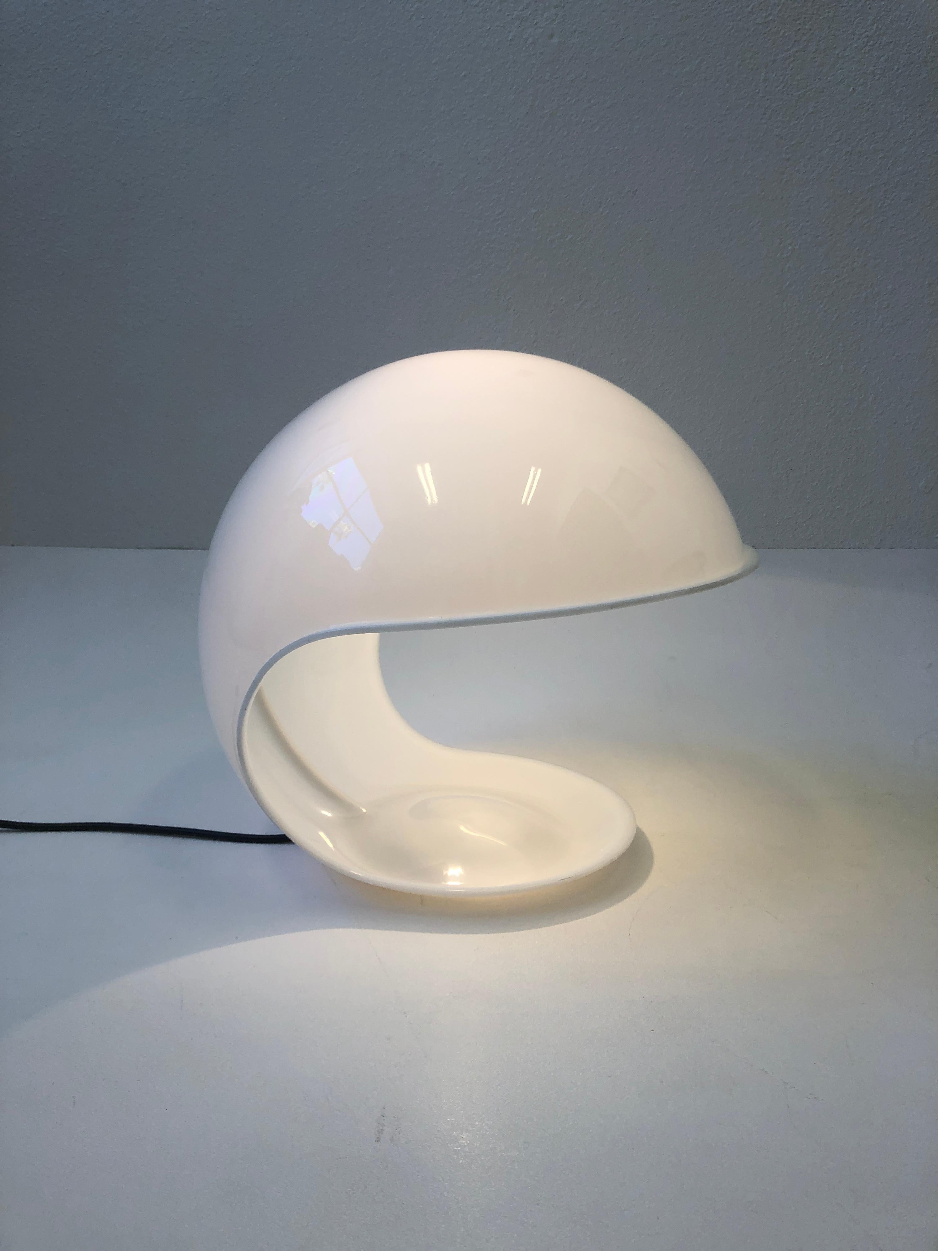 Lampe de bureau italienne en acrylique blanc par Elio Martinelli en vente 6