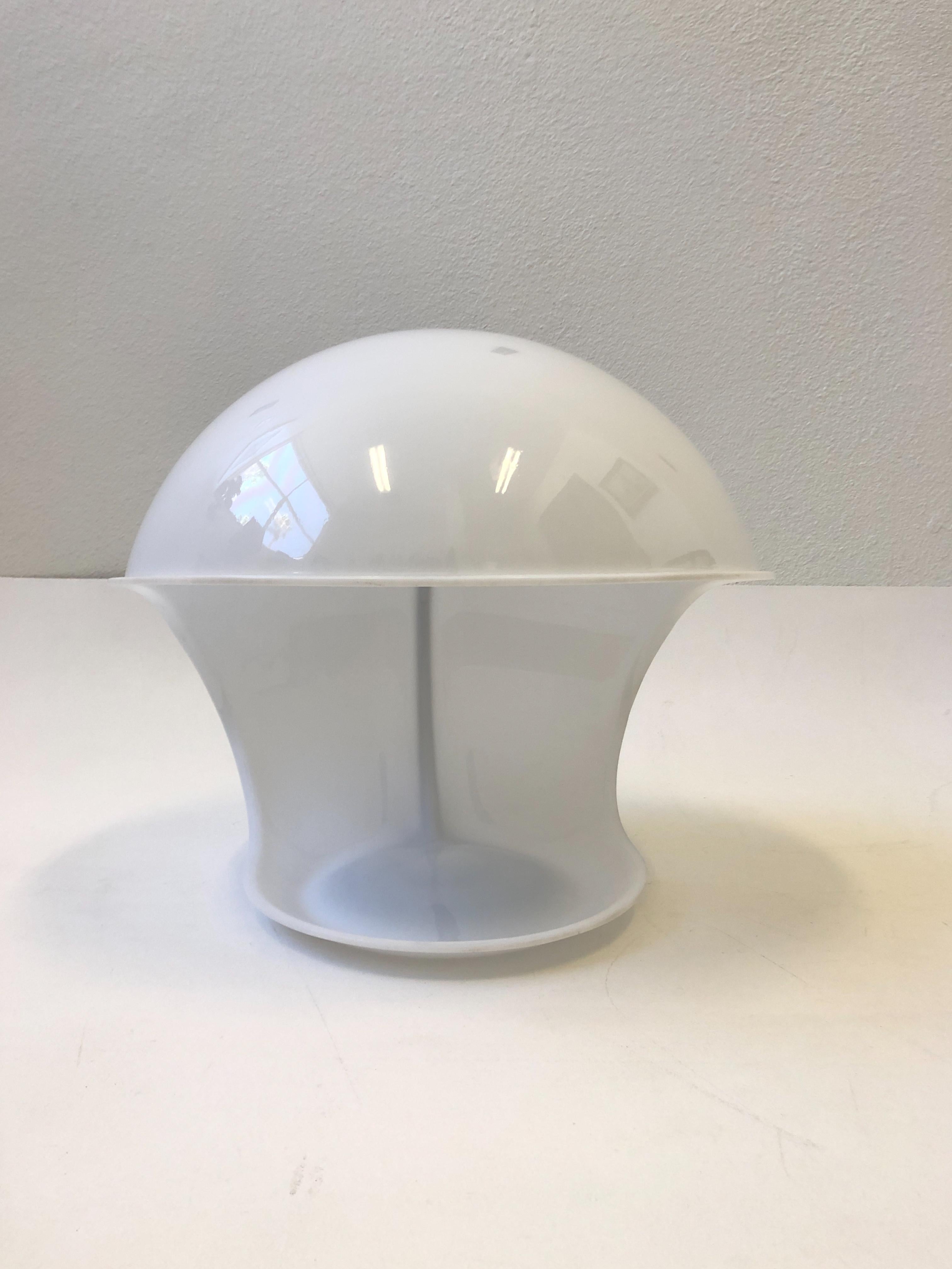 Mid-Century Modern Italian White Acrylic Table Lamp by Elio Martinelli For Sale