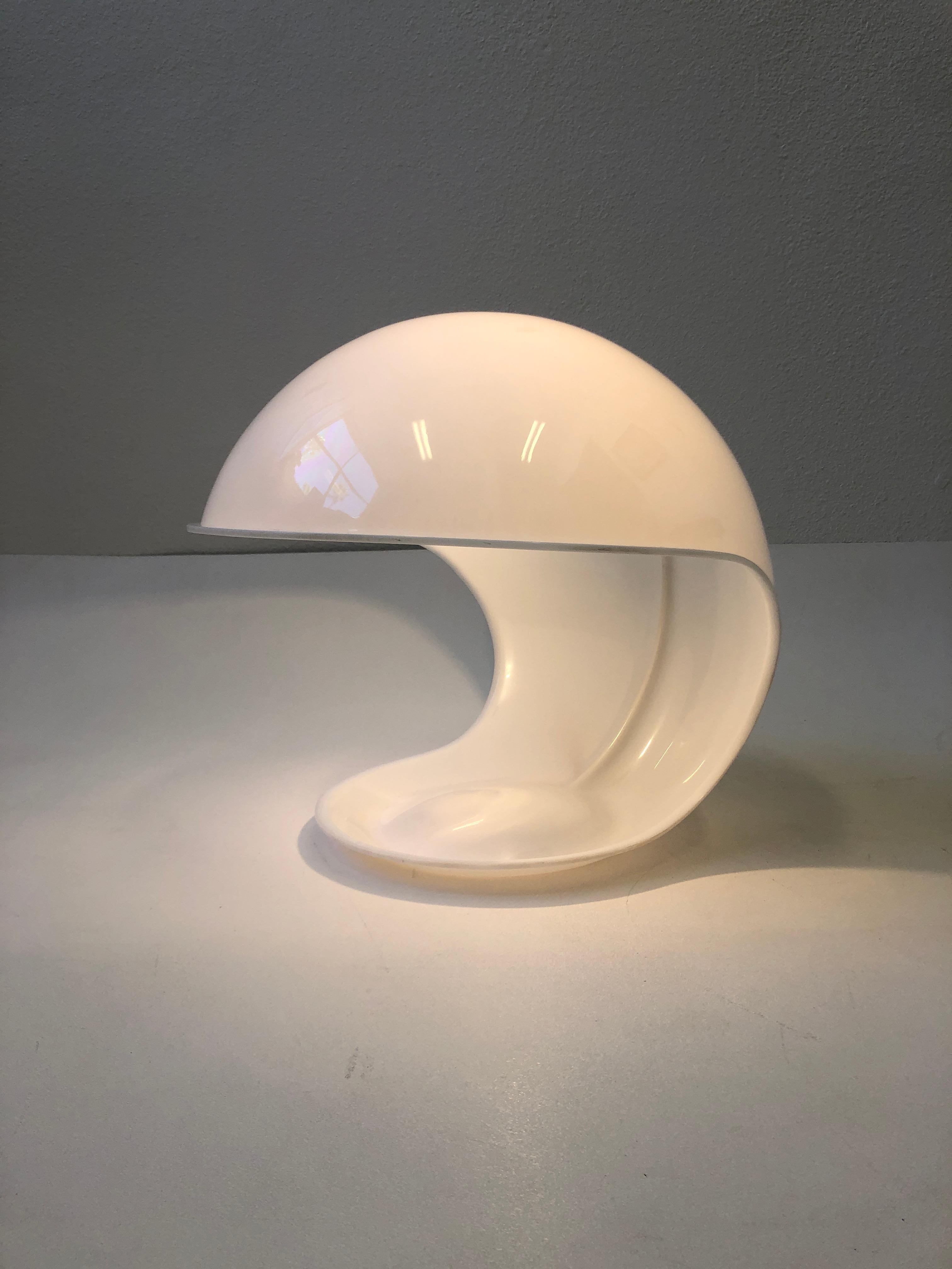Lampe de bureau italienne en acrylique blanc par Elio Martinelli en vente 2