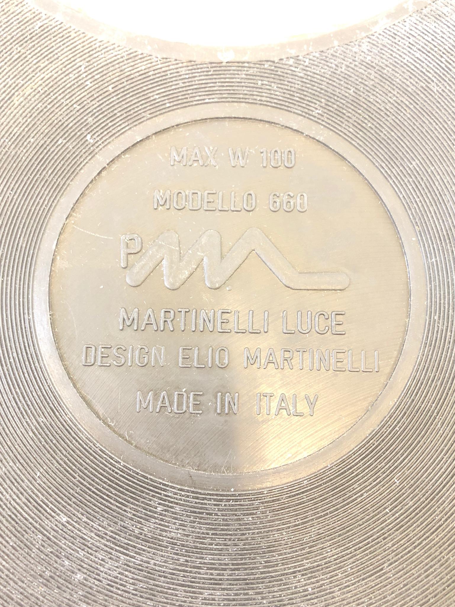 Verstellbare italienische weiße verstellbare Tischlampe von Elio Martinelli für Martinelli Luce im Angebot 3