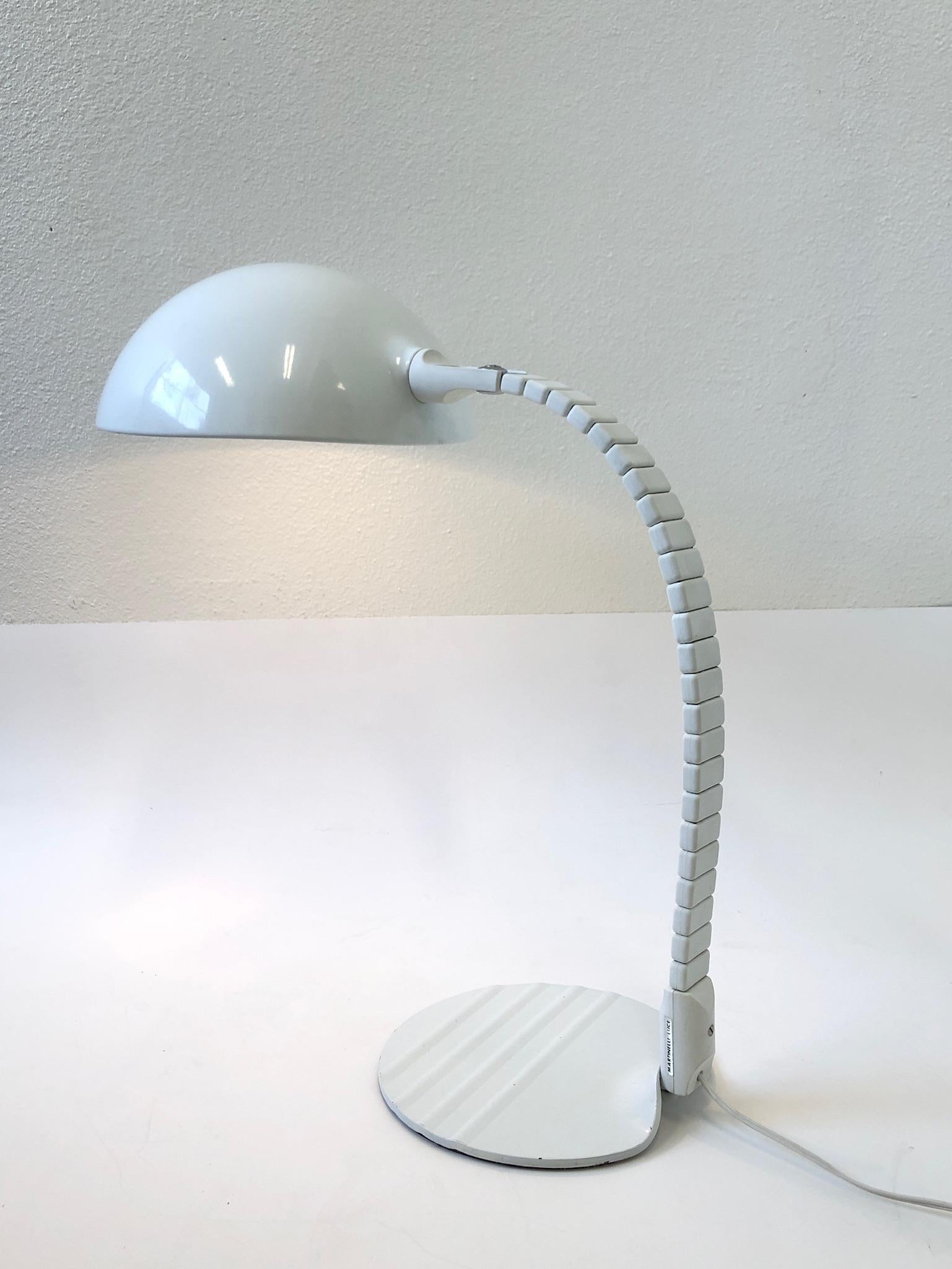 Poudré Lampe de bureau réglable blanche d'Elio Martinelli pour Martinelli Luce en vente