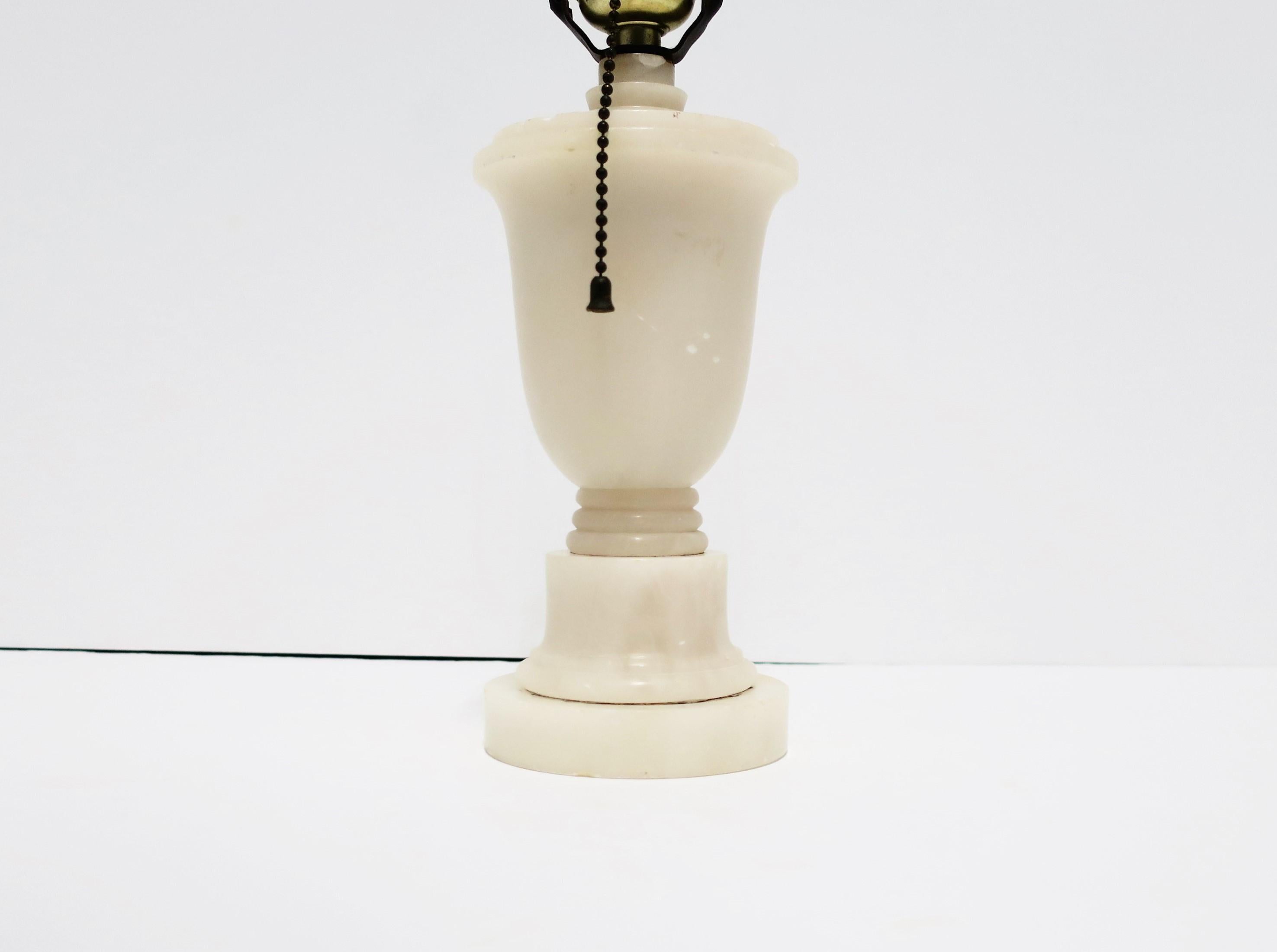 Italian Art Deco Modern White Alabaster Marble Urn Desk or Table Lamp For Sale 5