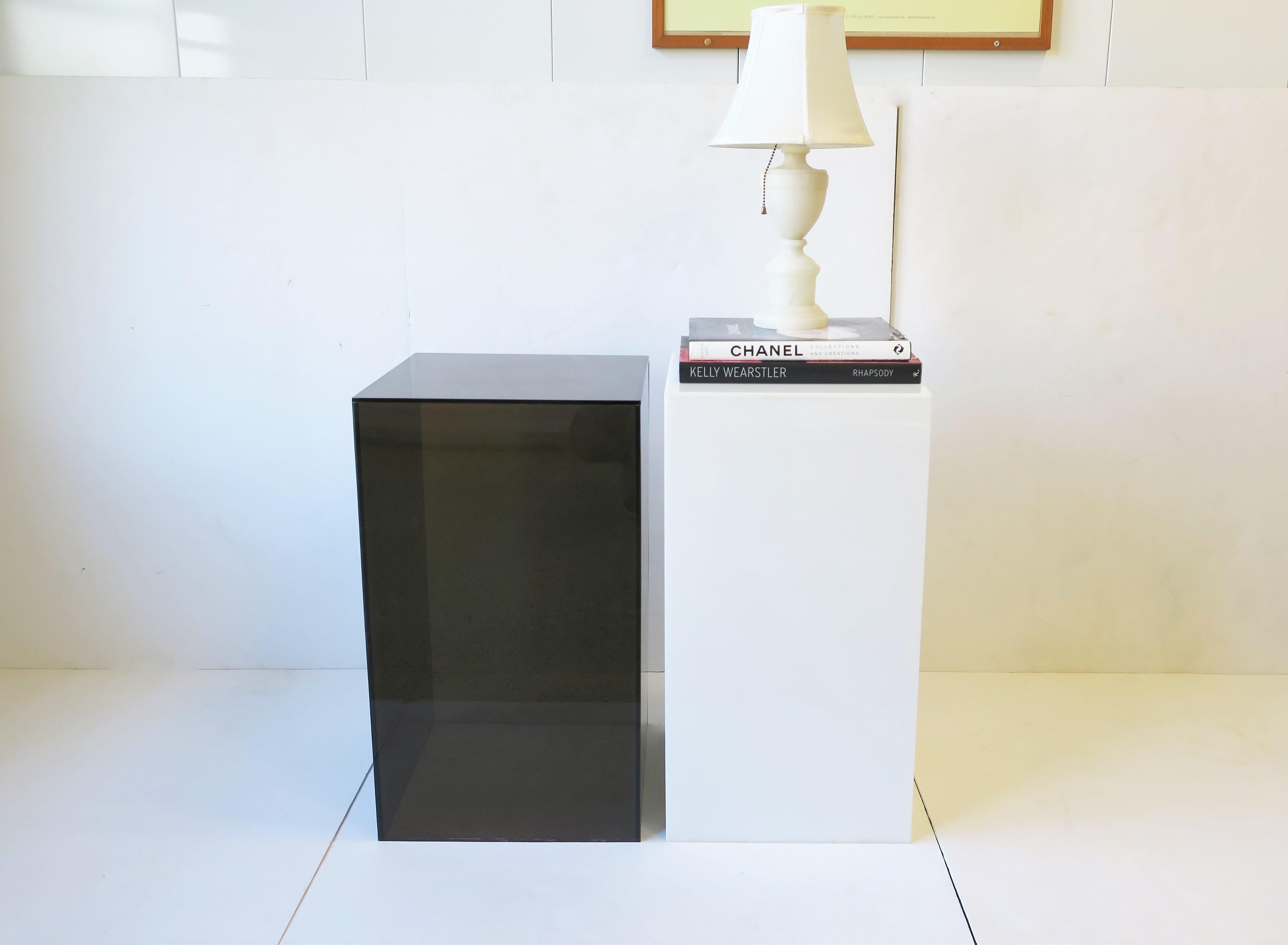 Italian White Alabaster Marble Urn Form Neoclassical Desk or Table Lamp 7