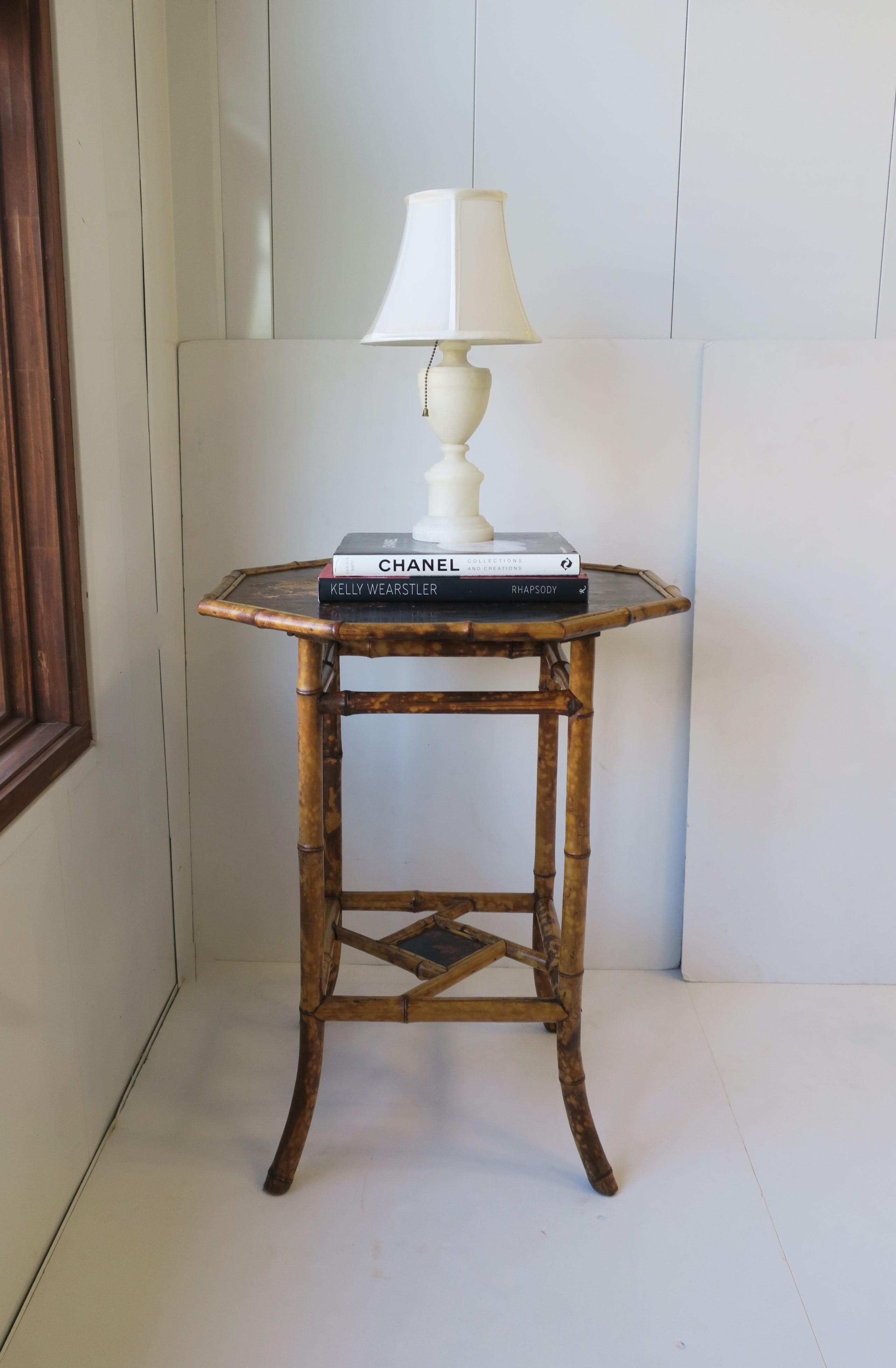 20th Century Italian White Alabaster Marble Urn Form Neoclassical Desk or Table Lamp