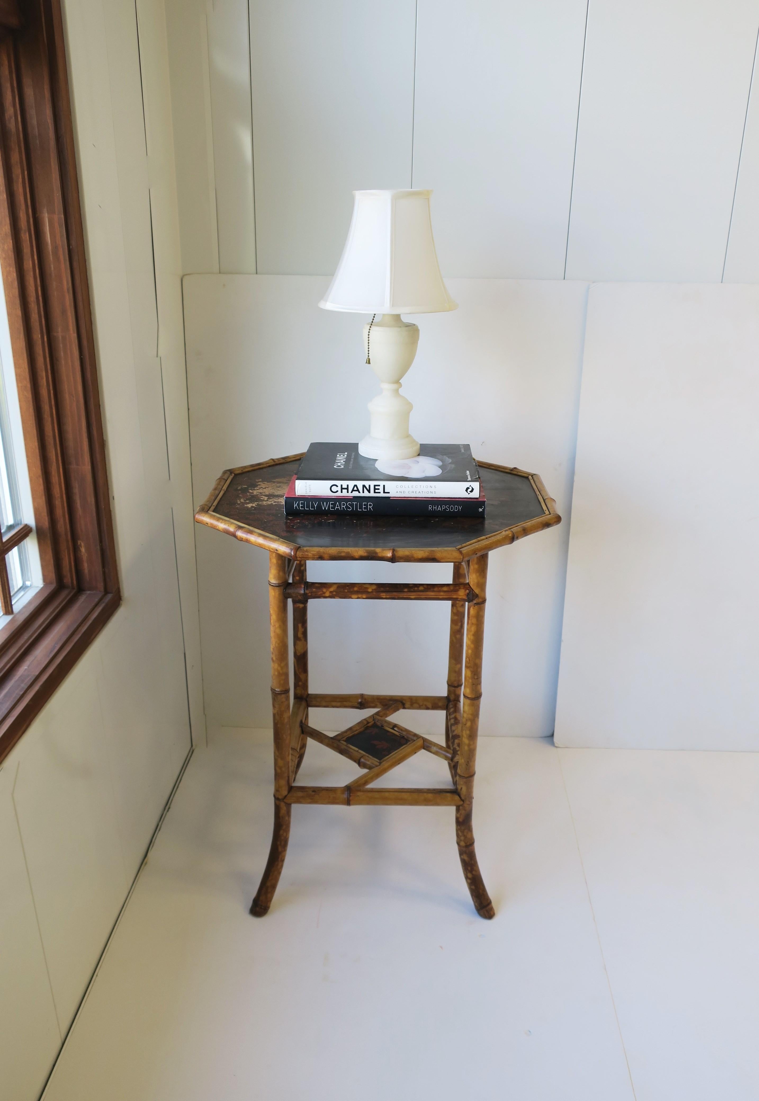 Italian White Alabaster Marble Urn Form Neoclassical Desk or Table Lamp 1