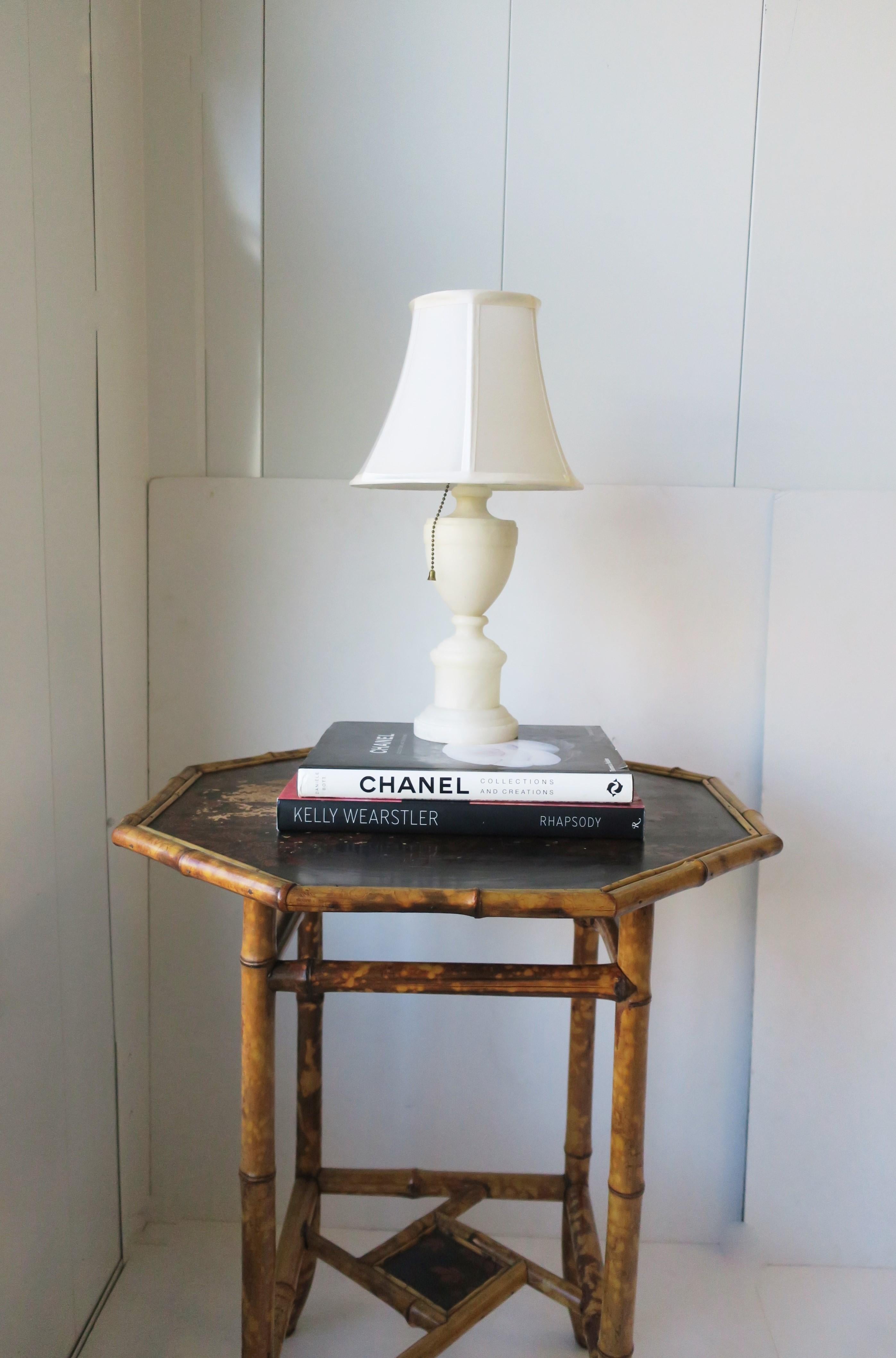 Italian White Alabaster Marble Urn Form Neoclassical Desk or Table Lamp 2