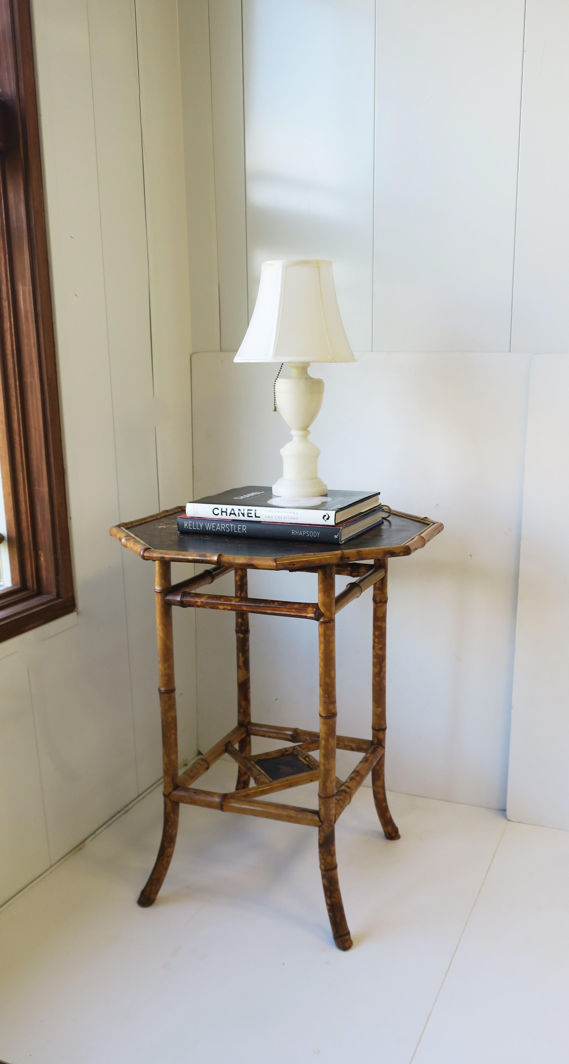 Italian White Alabaster Marble Urn Form Neoclassical Desk or Table Lamp 3