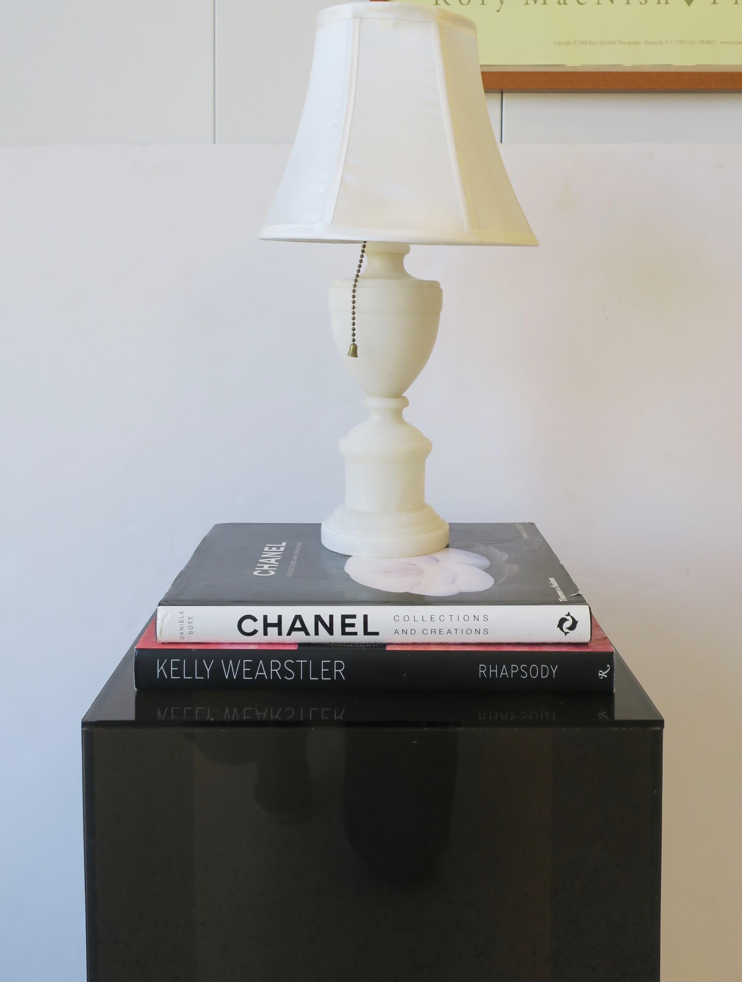 Italian White Alabaster Marble Urn Form Neoclassical Desk or Table Lamp 4