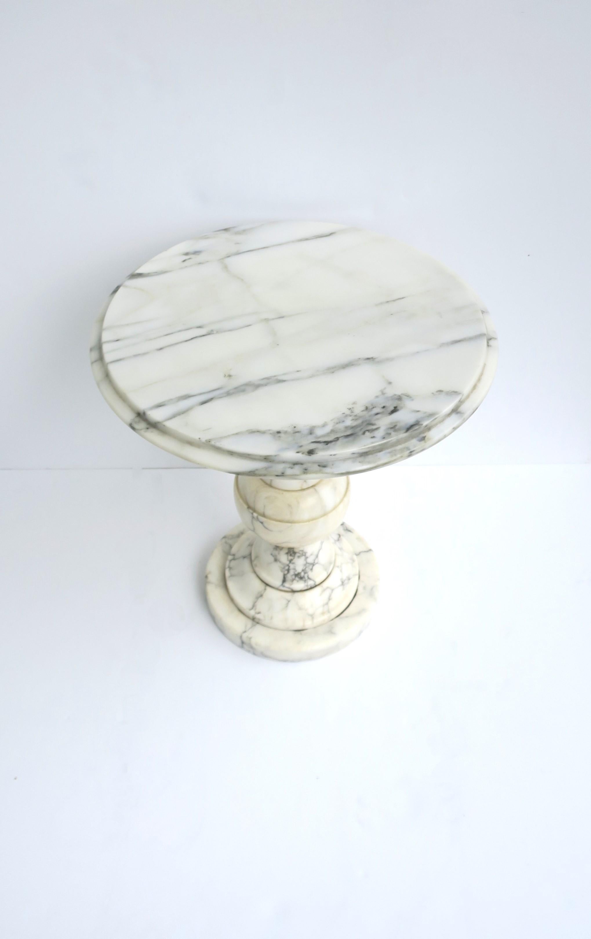 Italiano Tavolino italiano in marmo in vendita