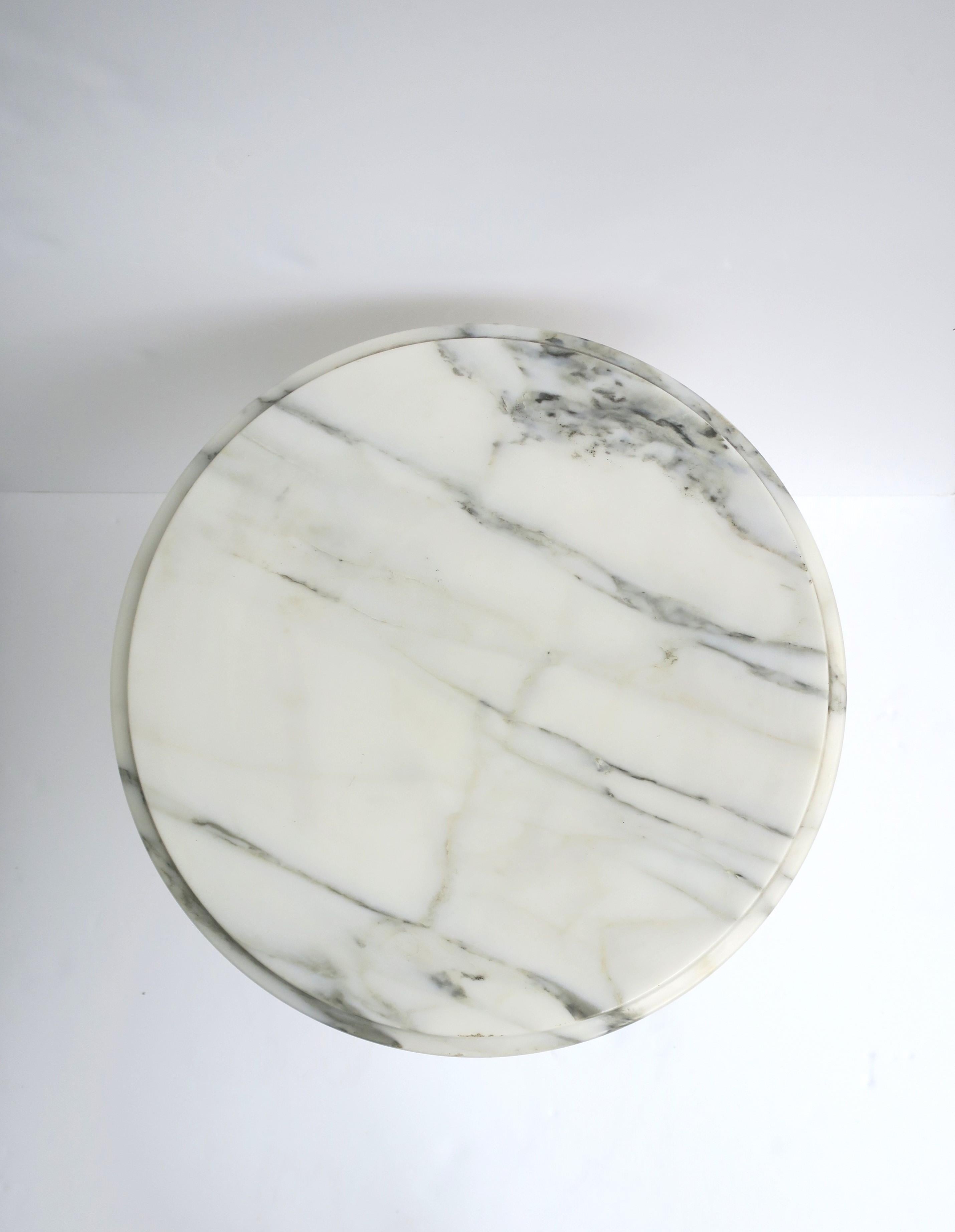 Lucidato Tavolino italiano in marmo in vendita