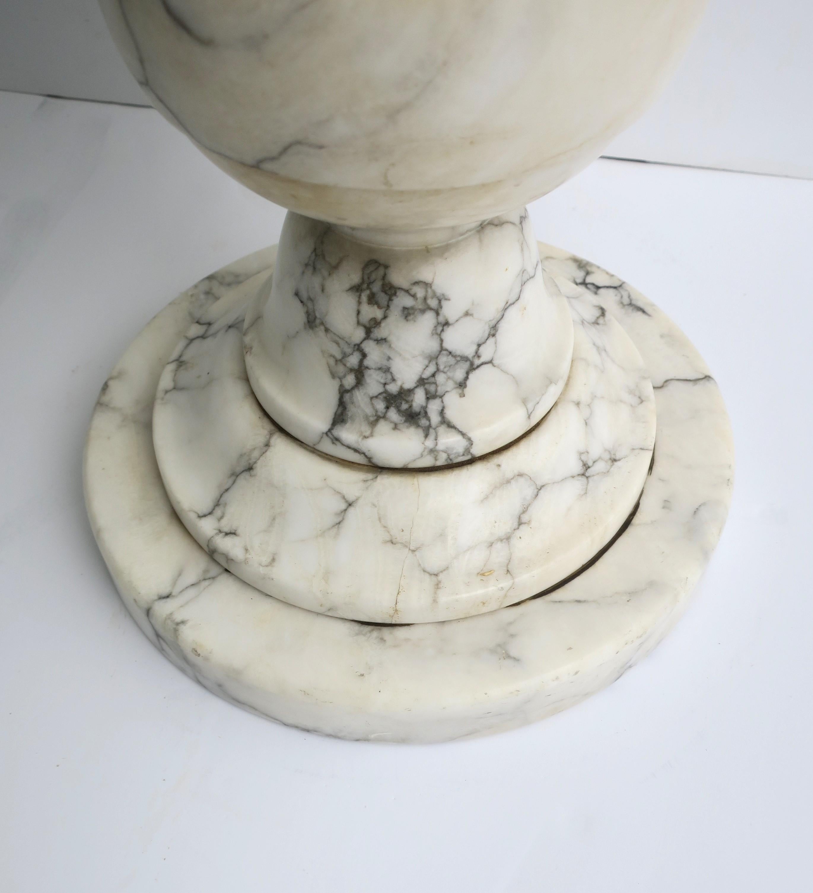 Italian Marble Side Drinks Table In Good Condition For Sale In New York, NY