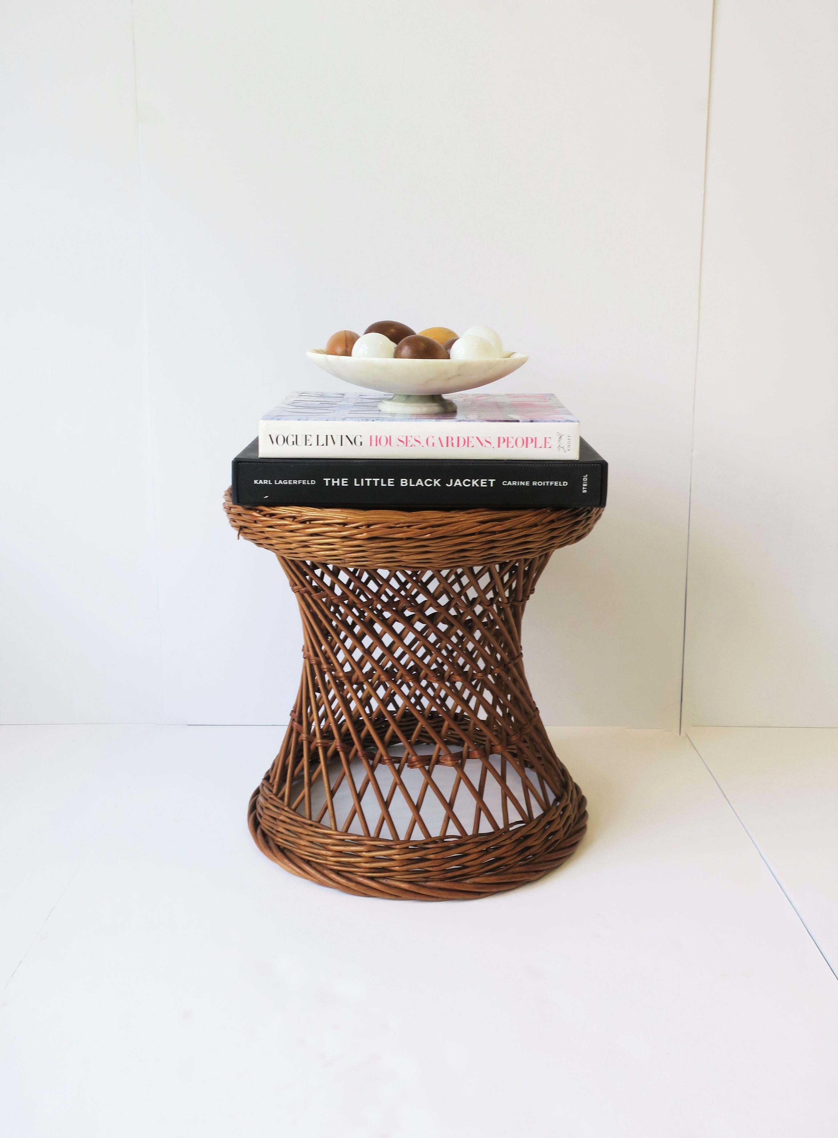 Italian White and Brown Alabaster Marble Tazza Compote Bowl In Good Condition In New York, NY