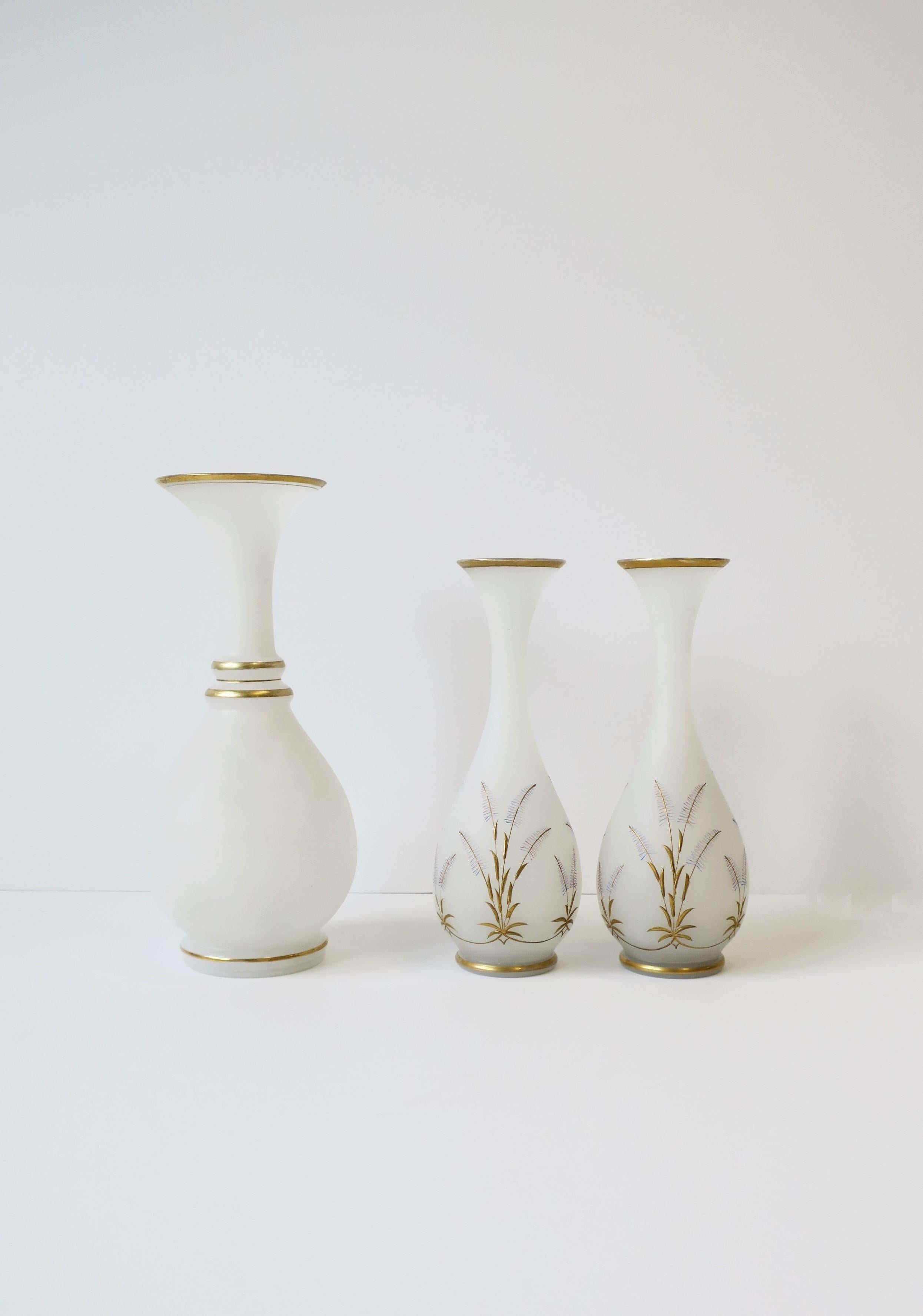 Italian White Opaline and Gold Art Glass Vases with Sheef-of-Wheat Design, Pair 2
