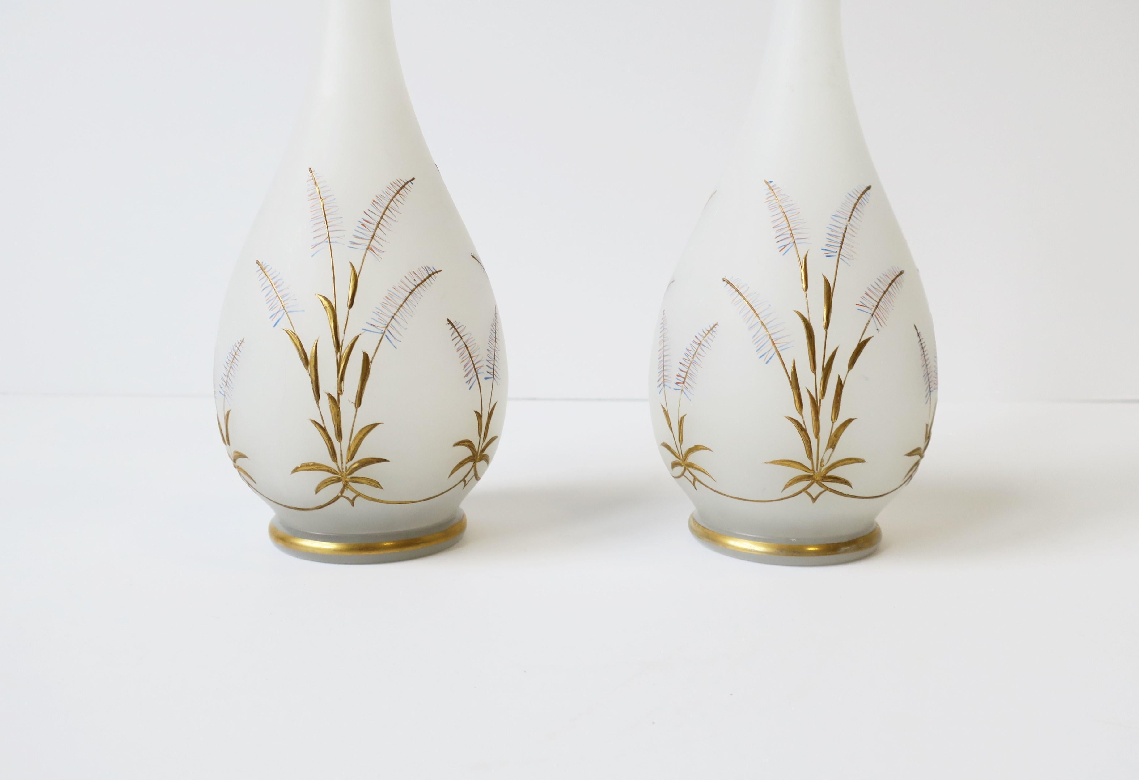 20th Century Italian White Opaline and Gold Art Glass Vases with Sheef-of-Wheat Design, Pair