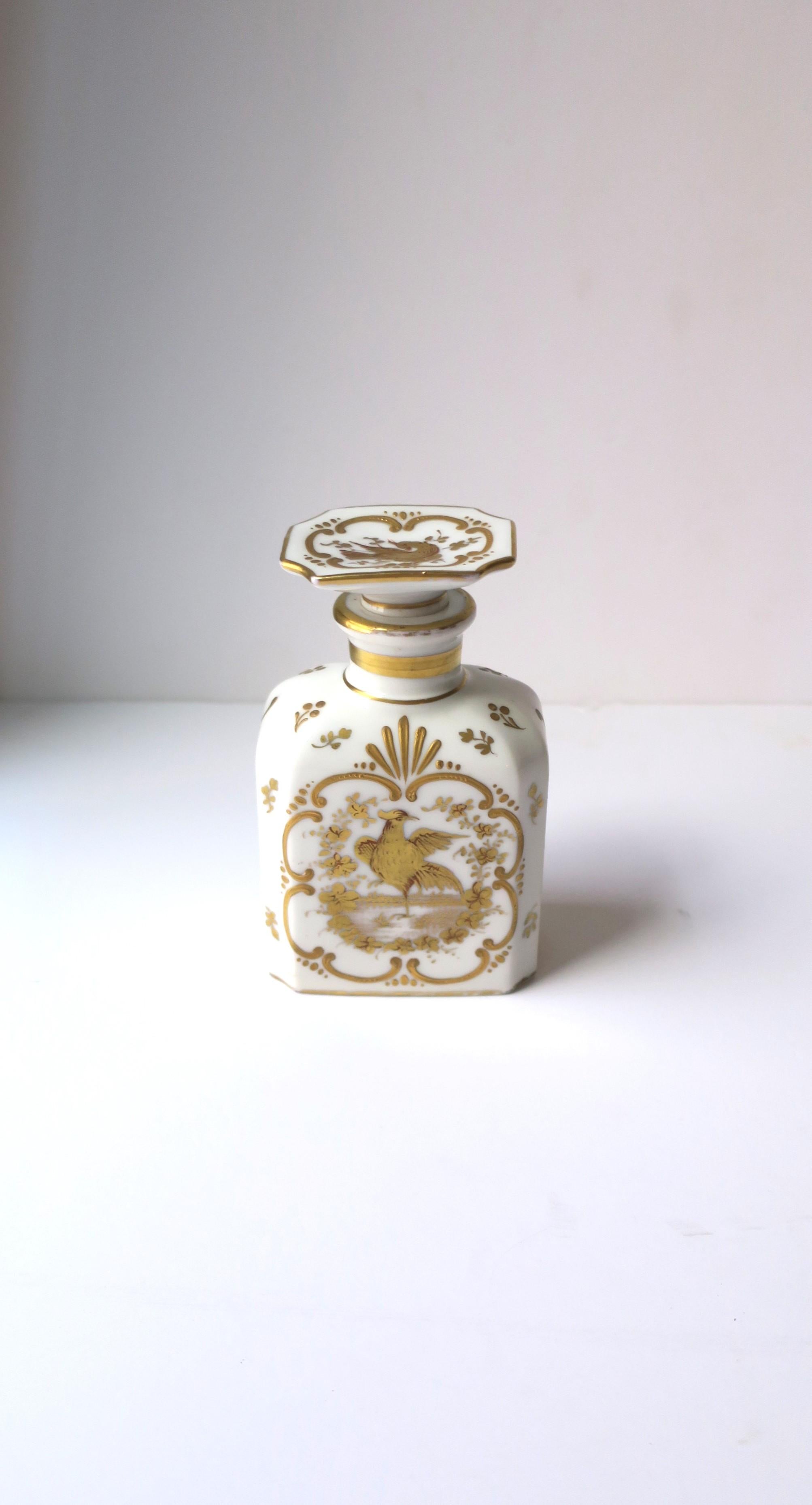 Italian White and Gold Porcelain Vanity Bottle with Bird Design Rococo Style For Sale 1