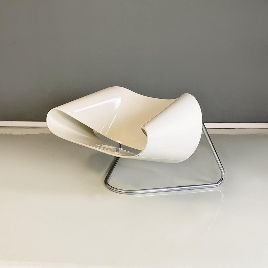Italienischer weißer Sessel mod. Nastro CL9 von Franca Stagi und Cesare Leonardi für Bernini, 1960er Jahre
Ikonischer und moderner Sessel Mod. Nastro CL9 mit Sitz und Rückenlehne aus einem einzigen weißen Glasfaserband. Die Struktur besteht aus